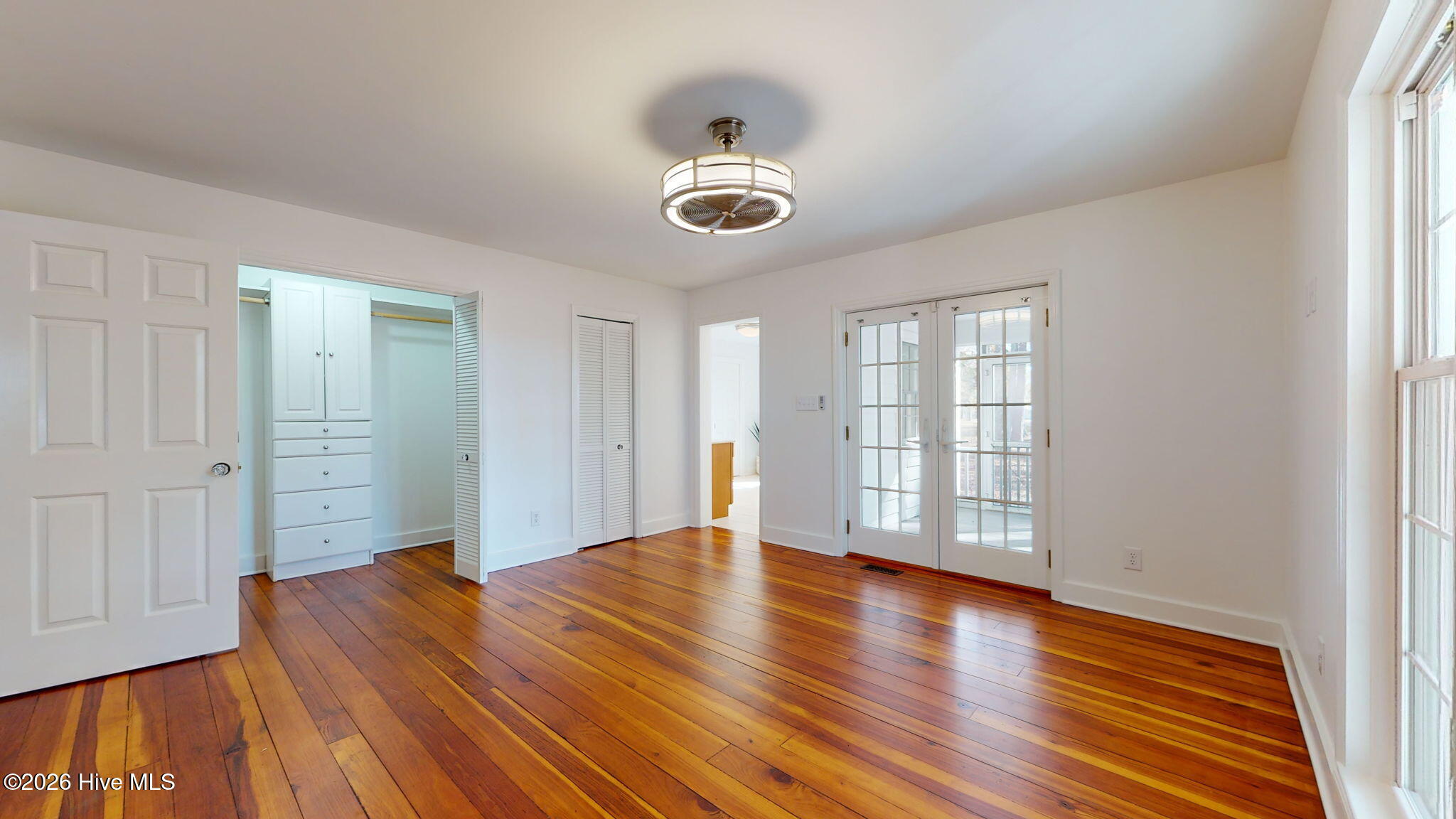 100554619 | Photo 36