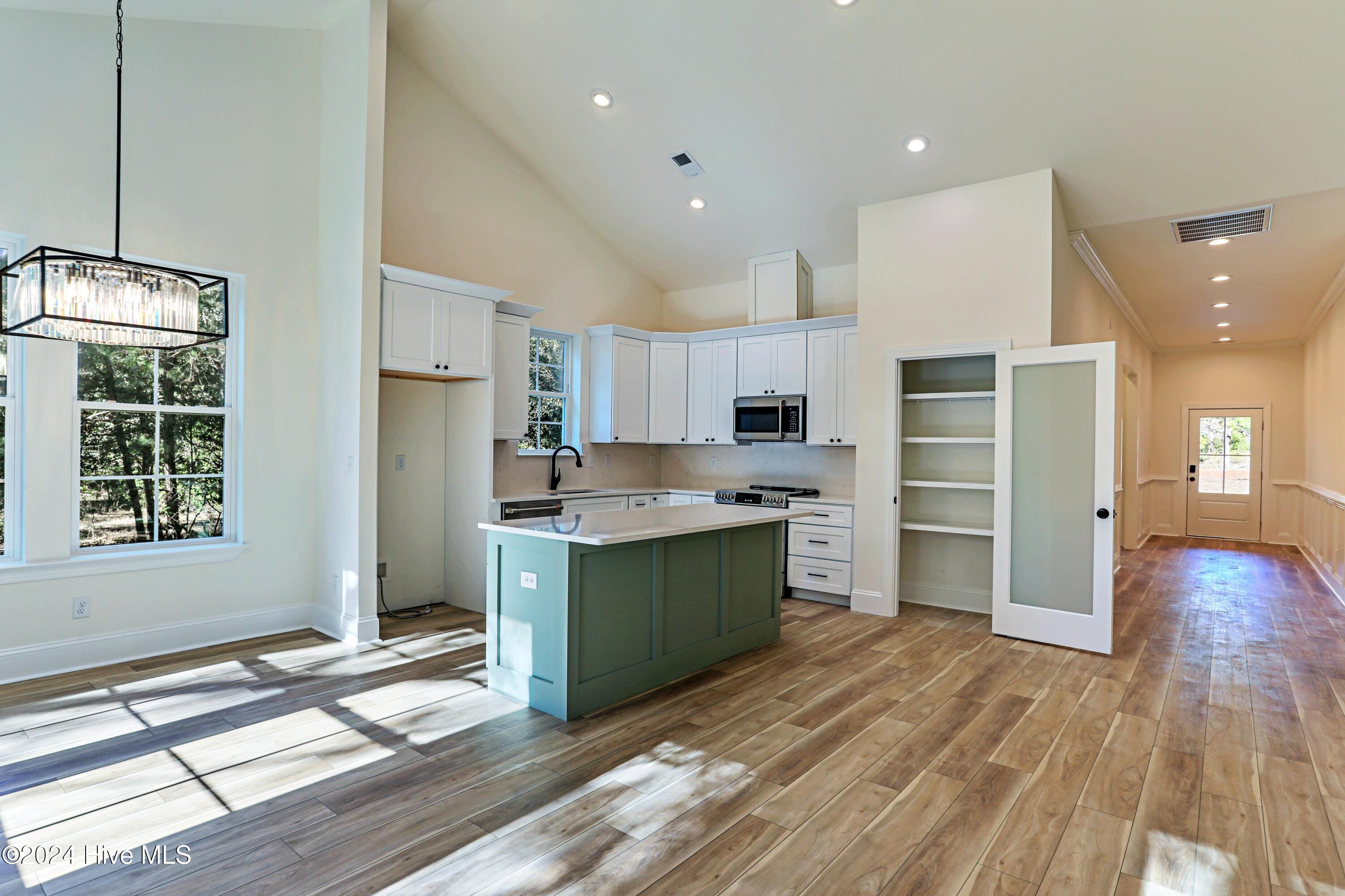 100481314 | Photo 18