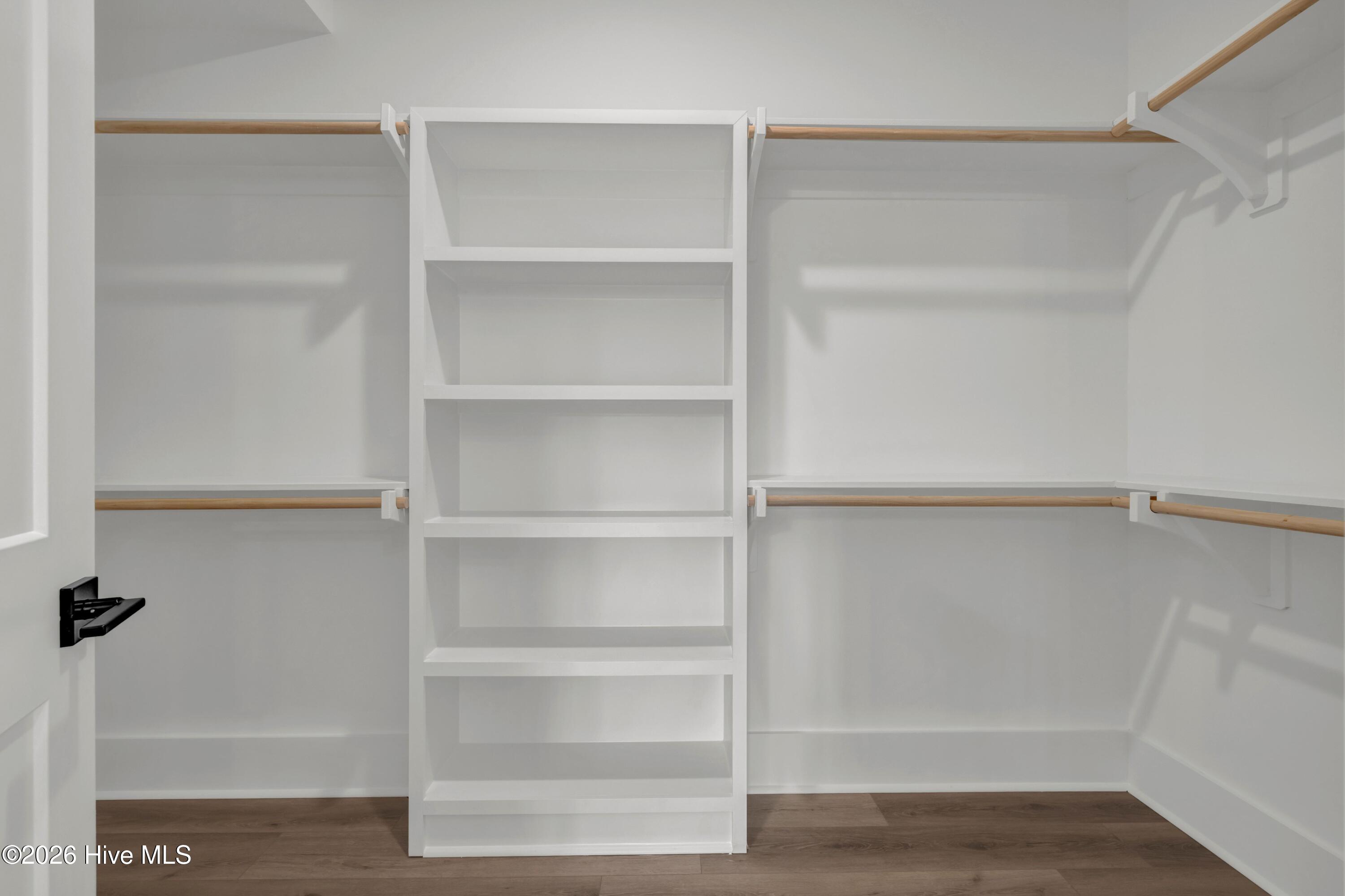 100551987 | Photo 25