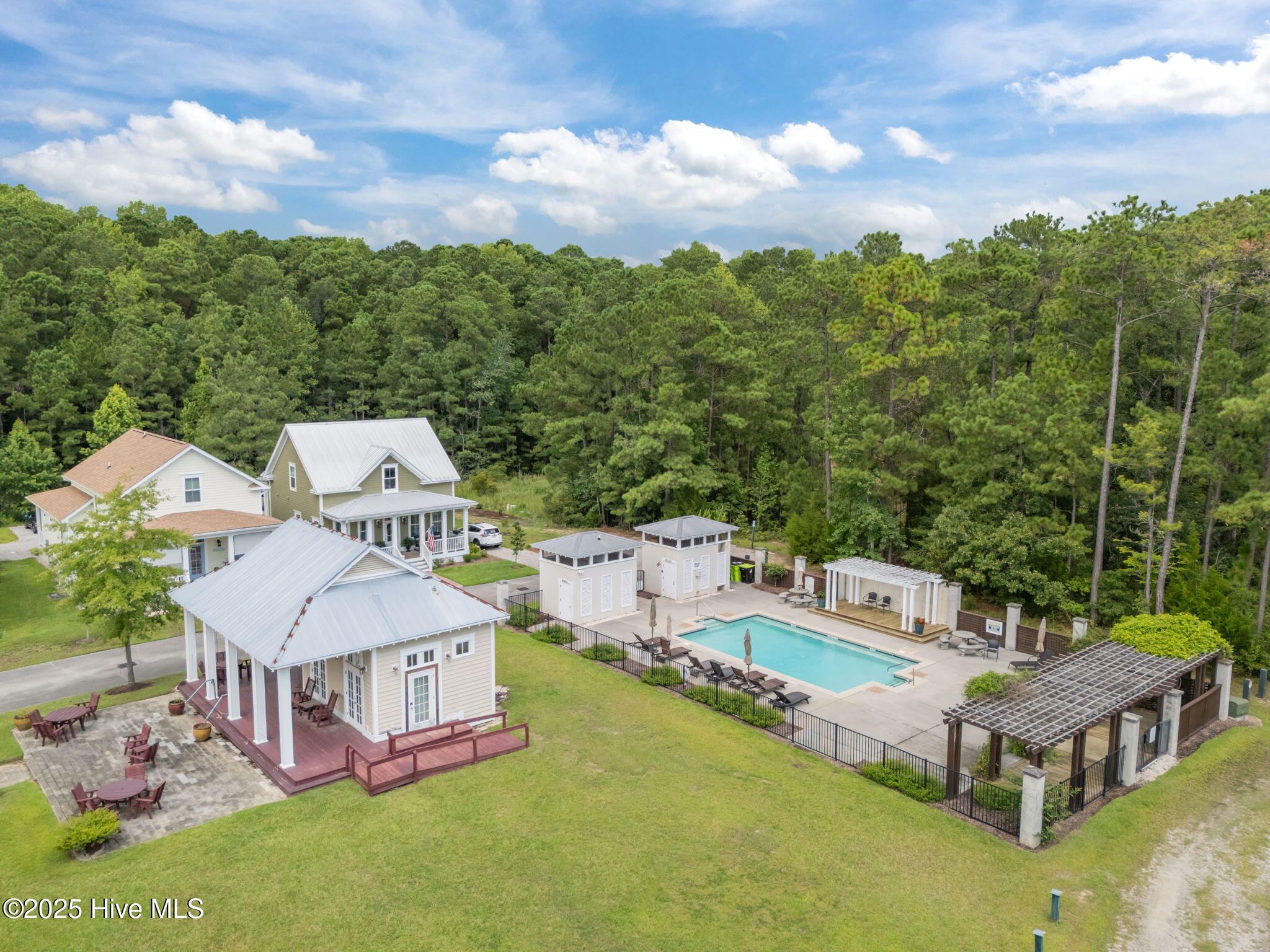 100524220 | Photo 41