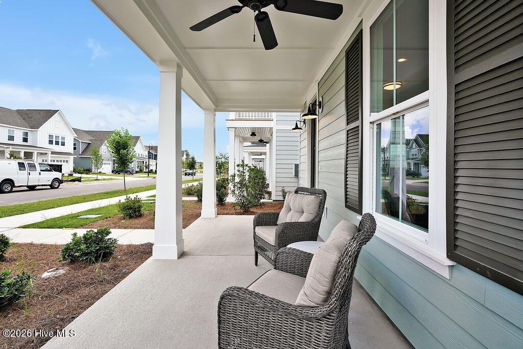 100549861 | Photo 15