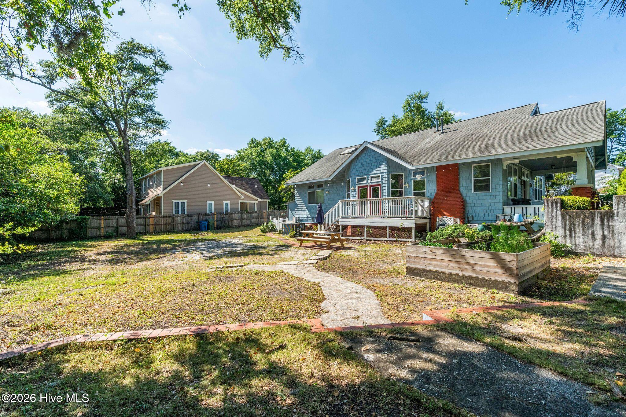 100570327 | Photo 66