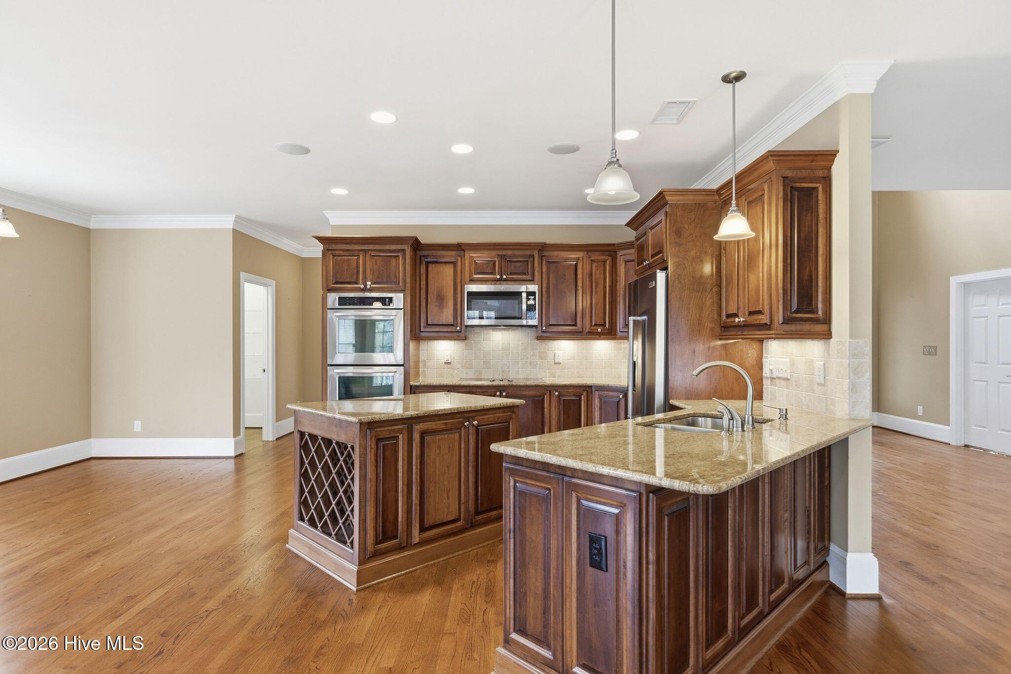 100565083 | Photo 15