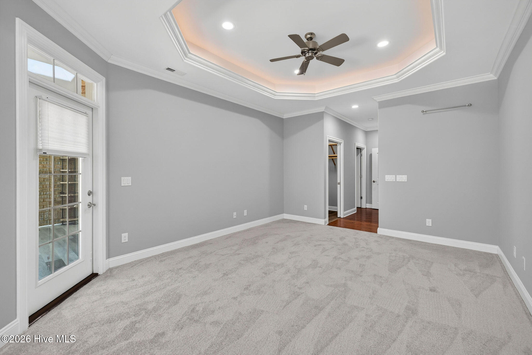 100560537 | Photo 25