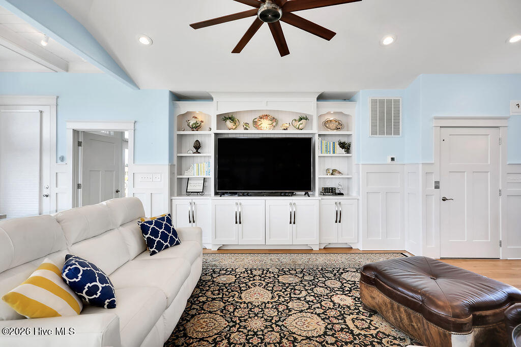 100564206 | Photo 34