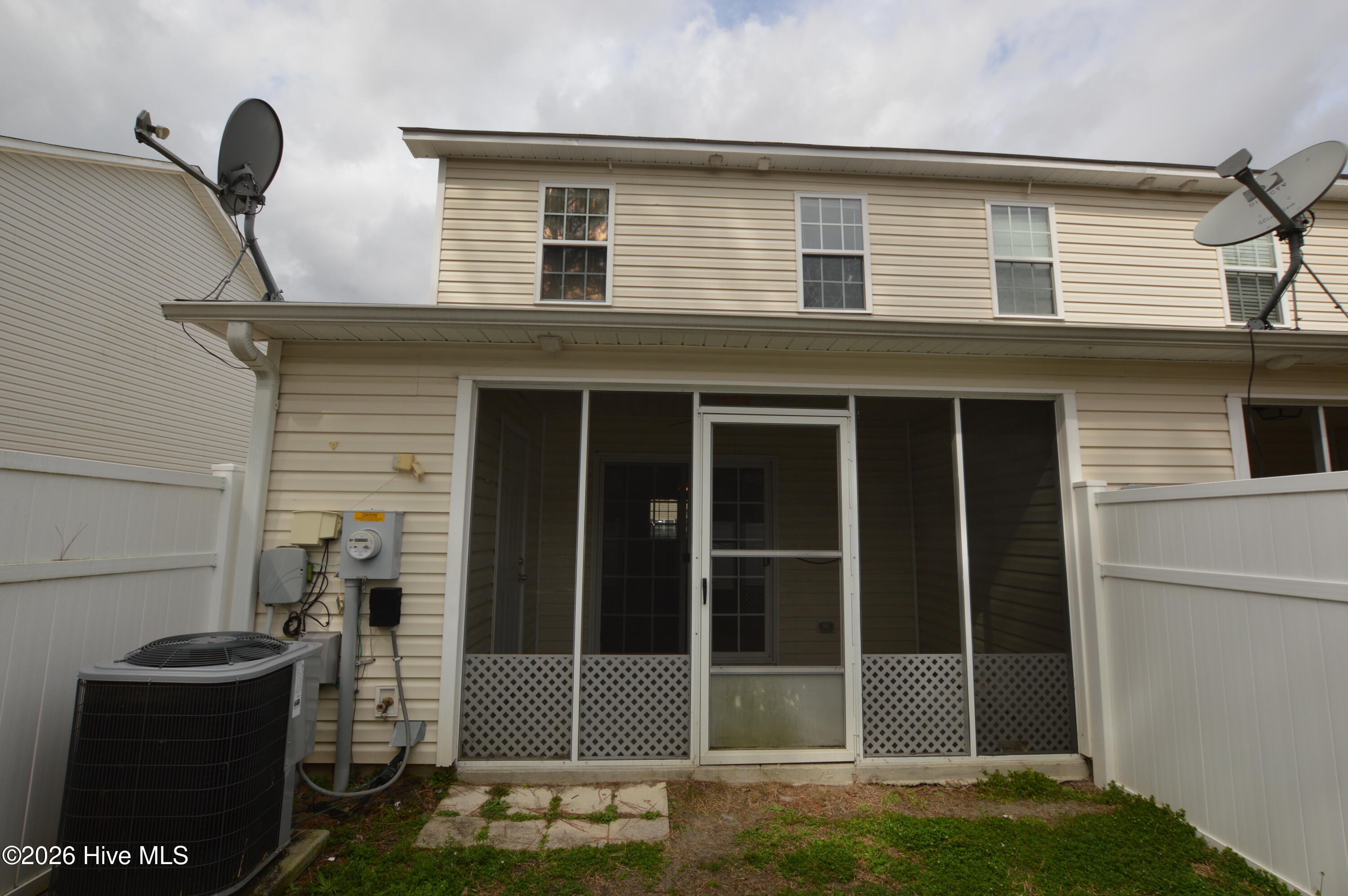 100555754 | Photo 17