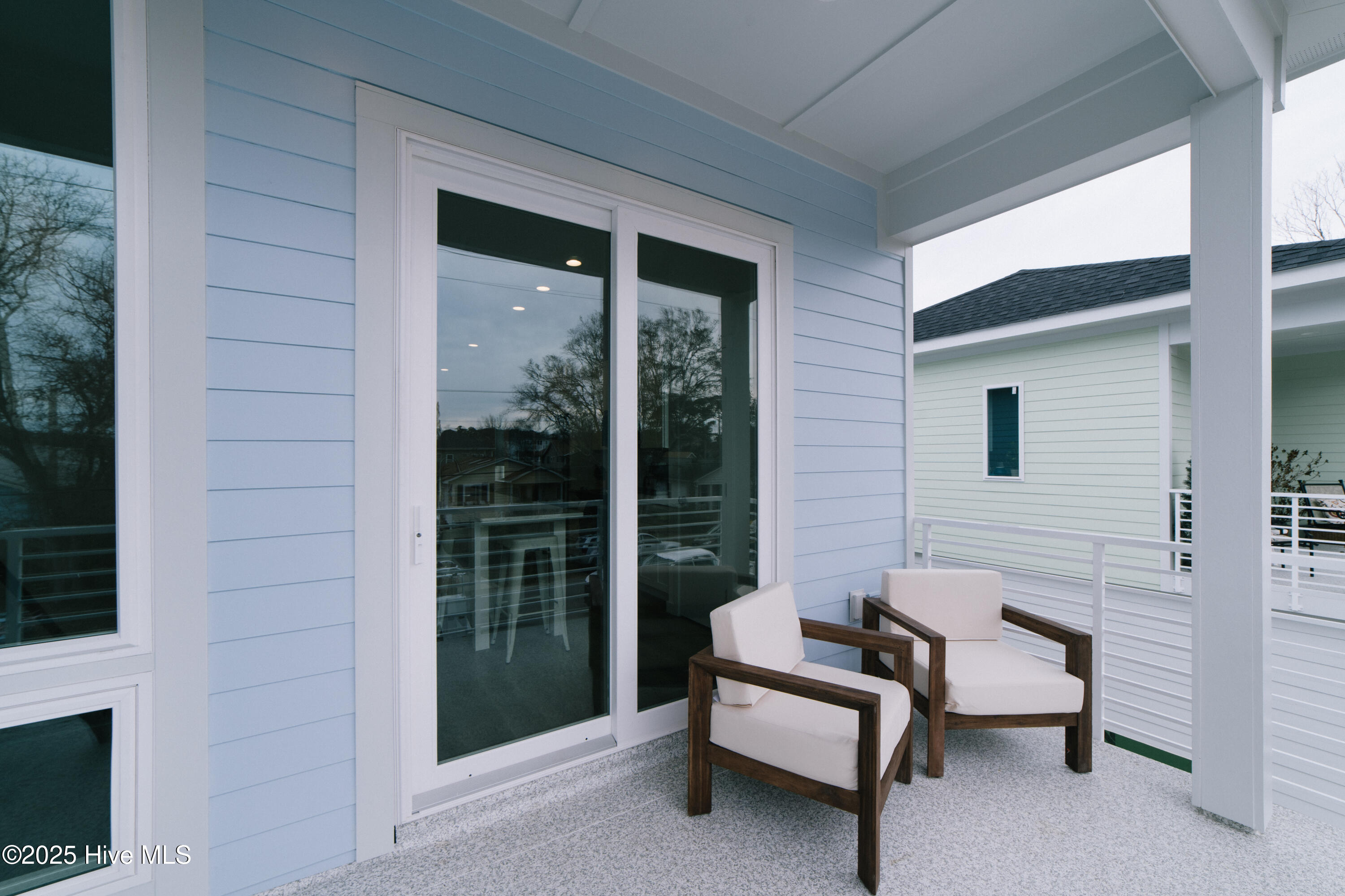 100541058 | Photo 24