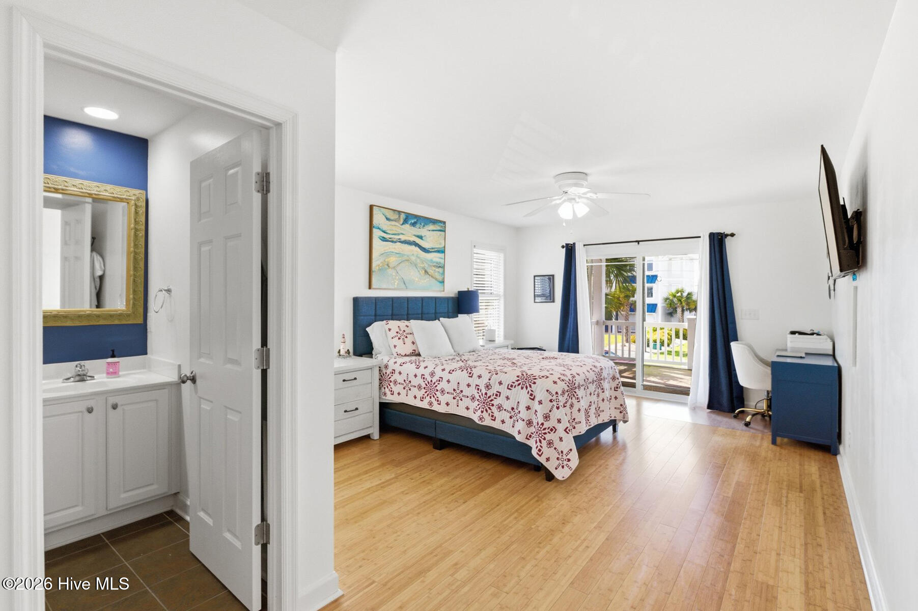 100566384 | Photo 24