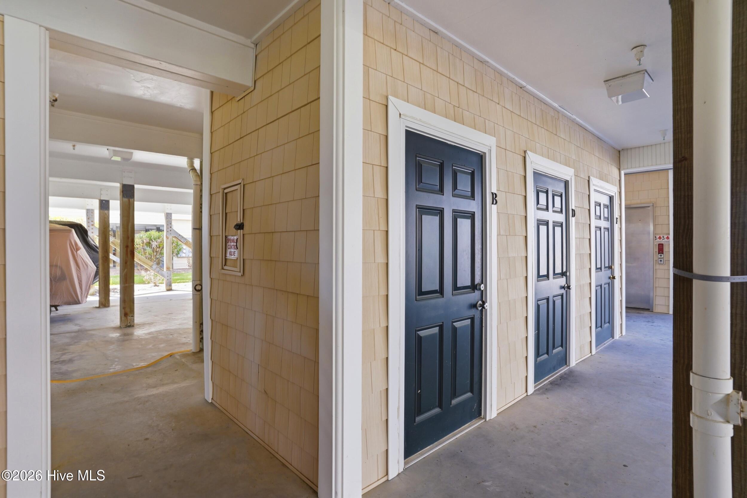 100567598 | Photo 33