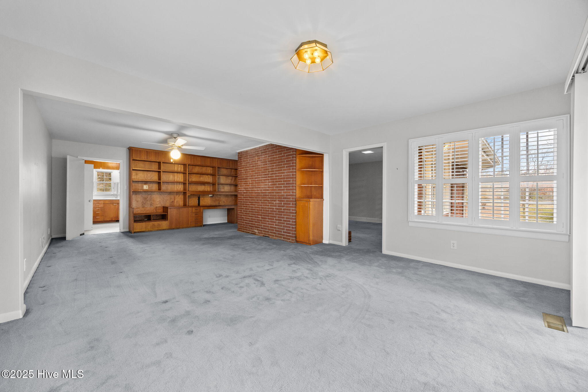 100544163 | Photo 10