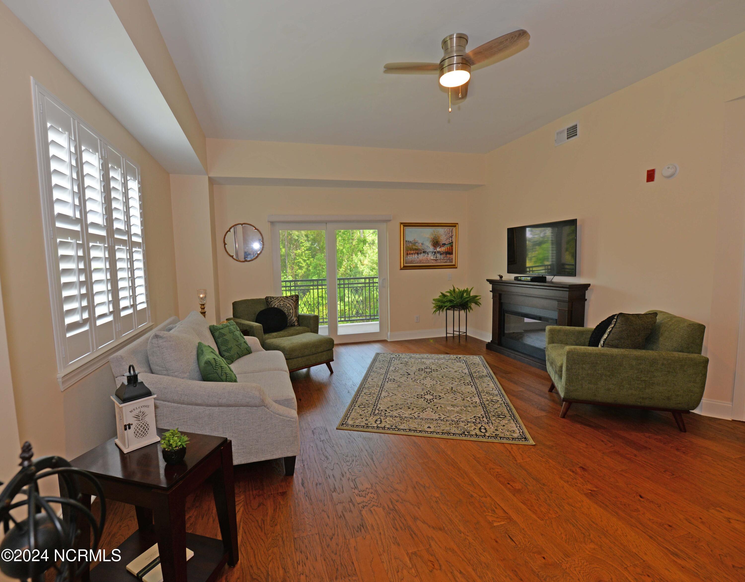 100443482 | Photo 12