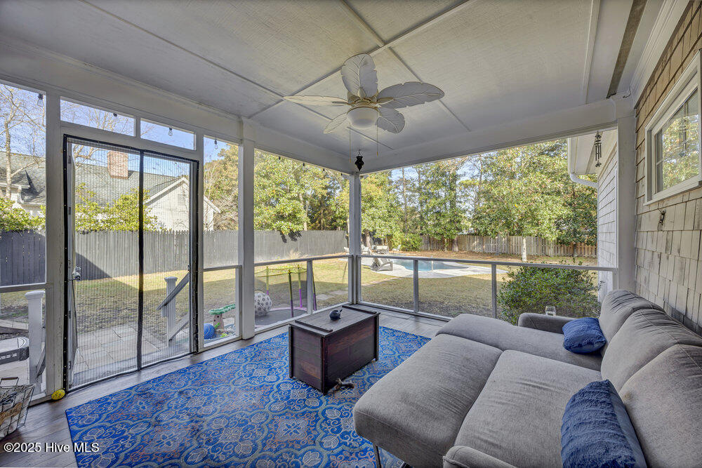 100543426 | Photo 26