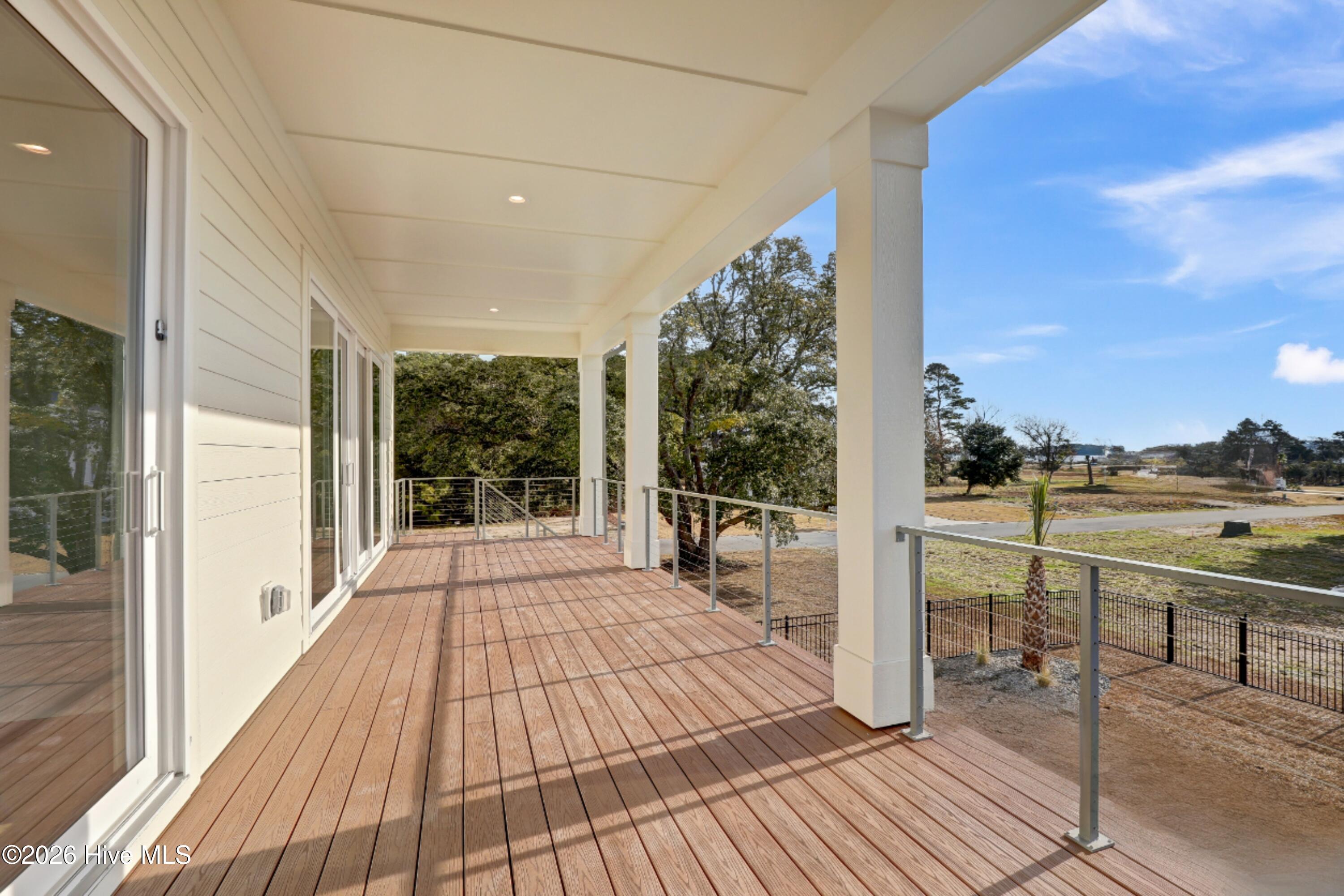 100566719 | Photo 15