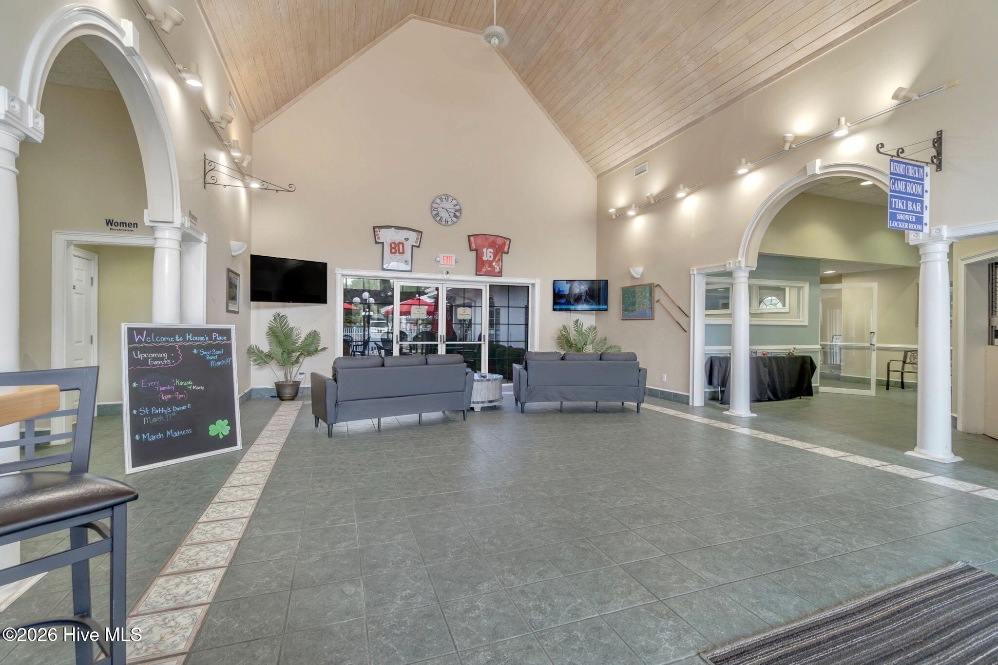 100558580 | Photo 36