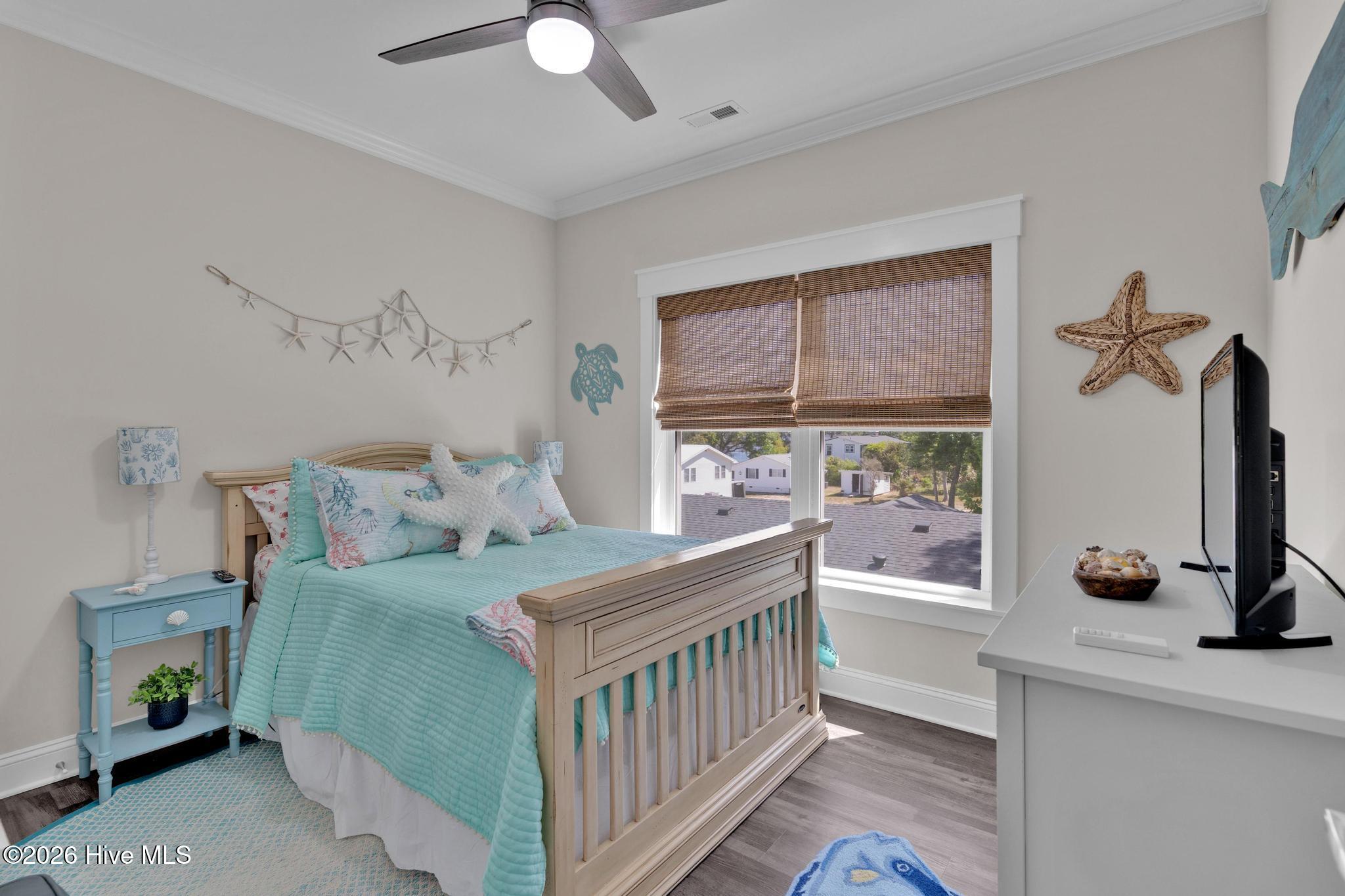 100569220 | Photo 33