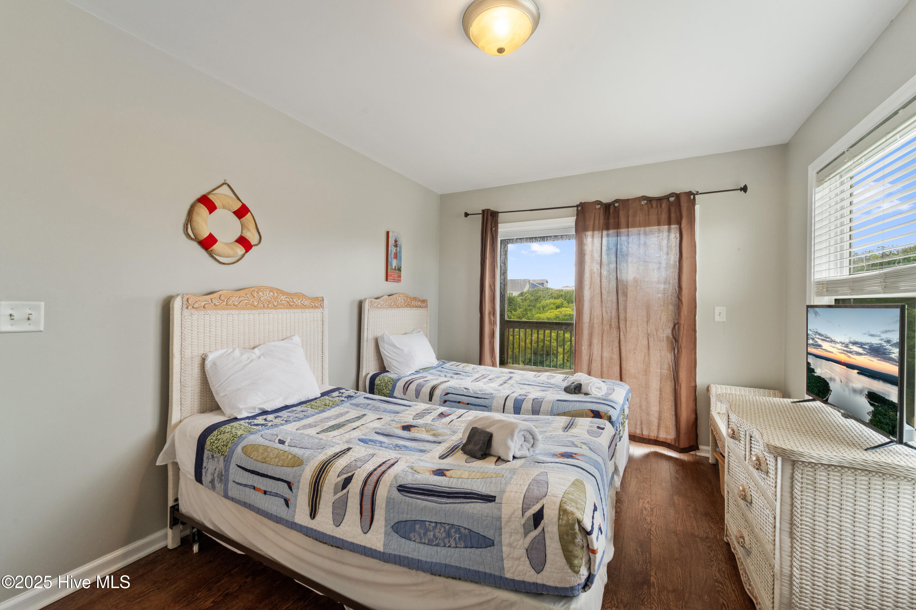 100533814 | Photo 93