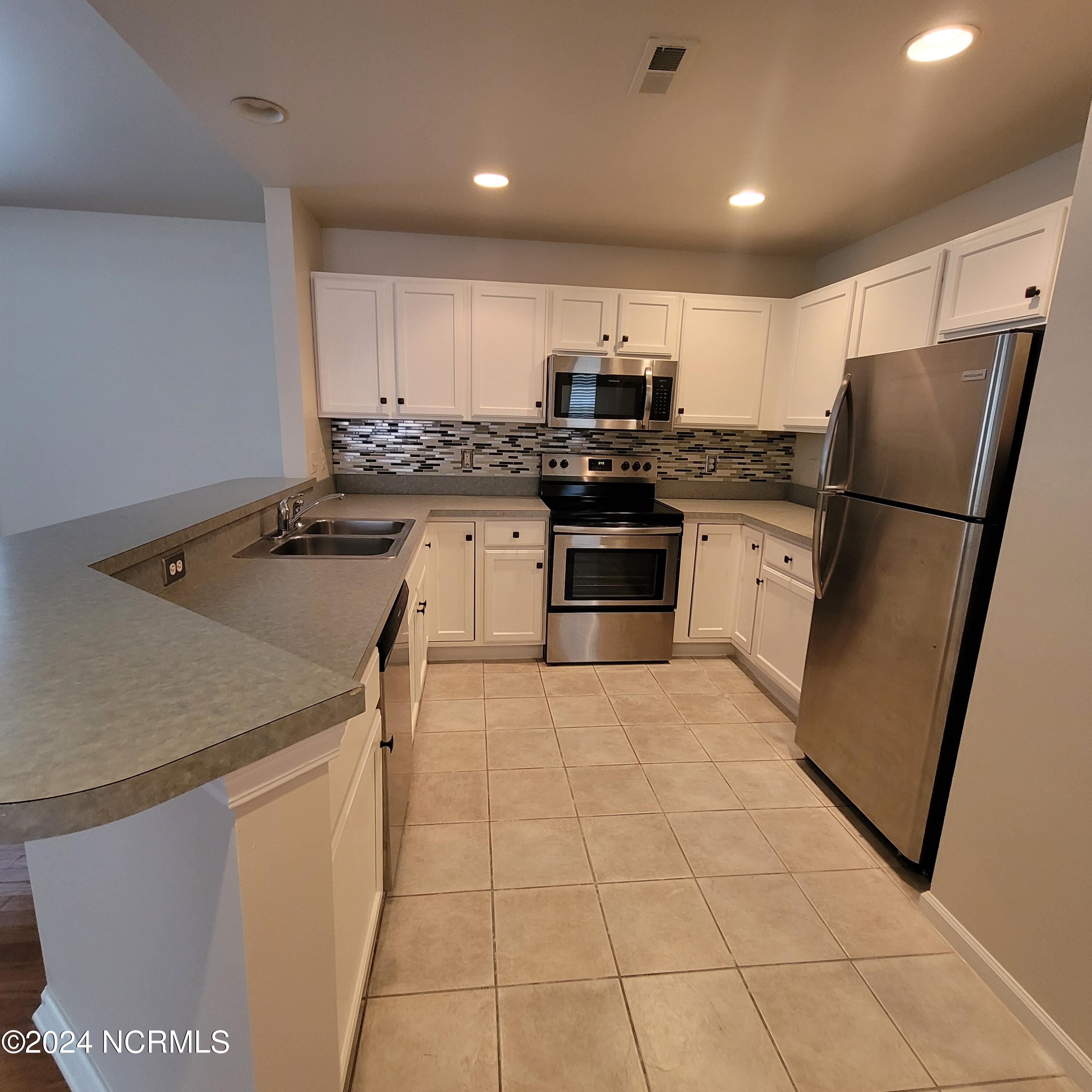 100544715 | Photo 10