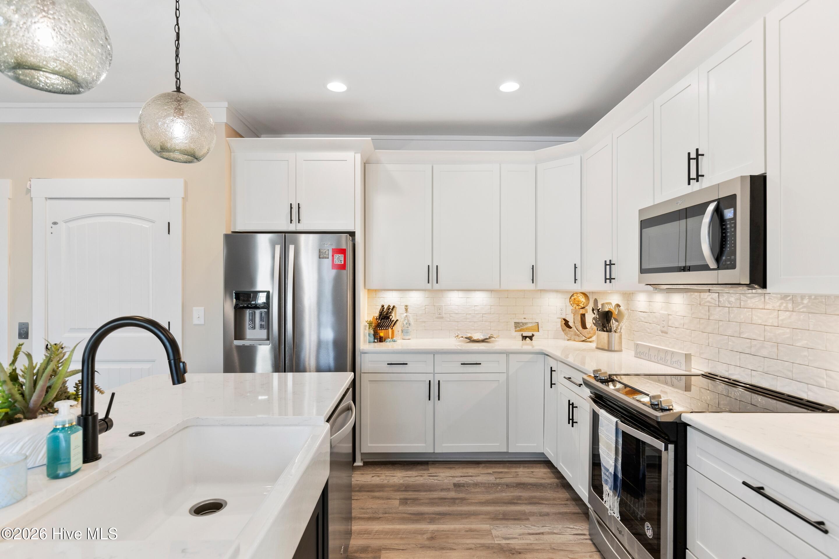 100548444 | Photo 36