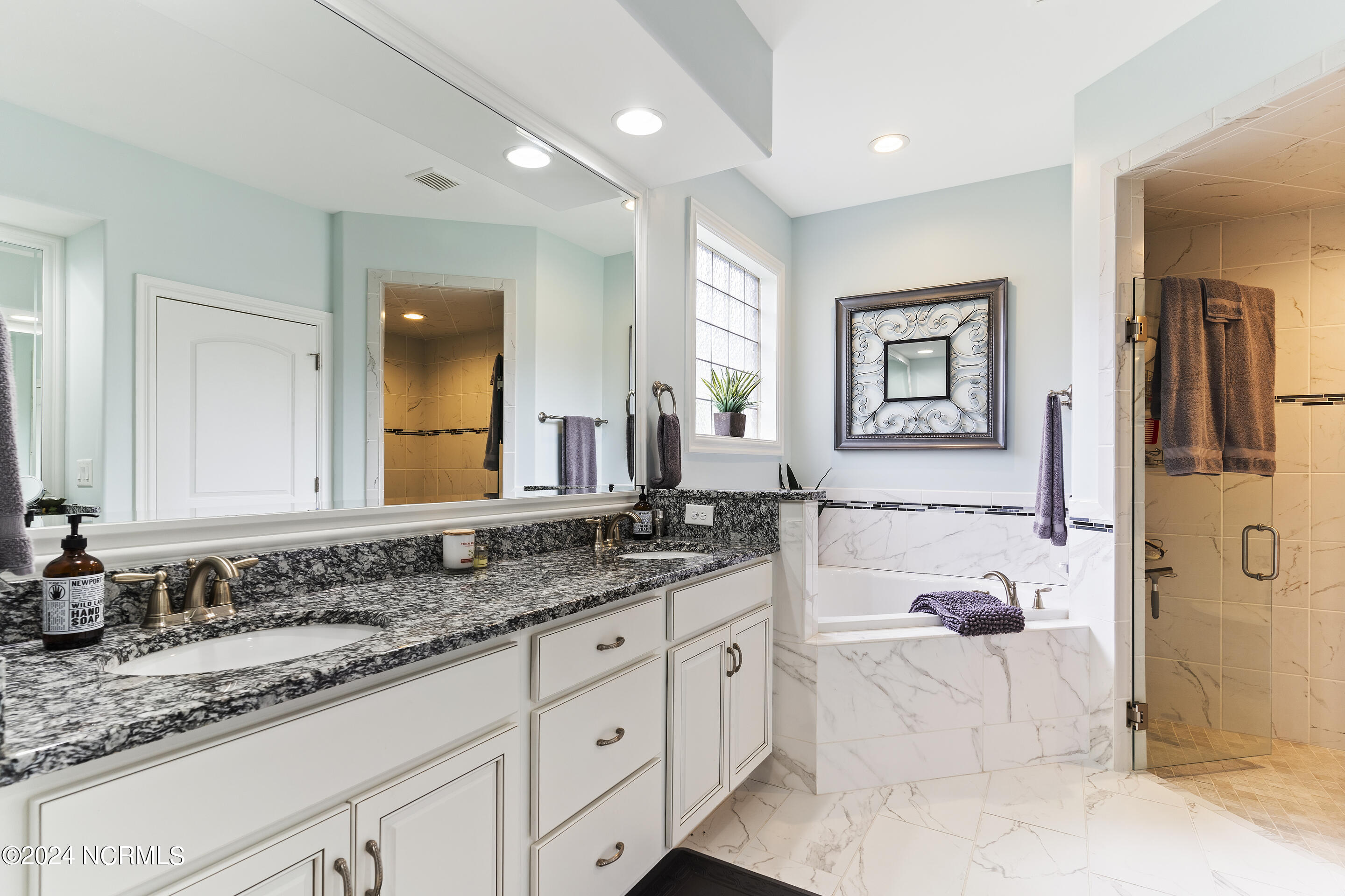 100554009 | Photo 21