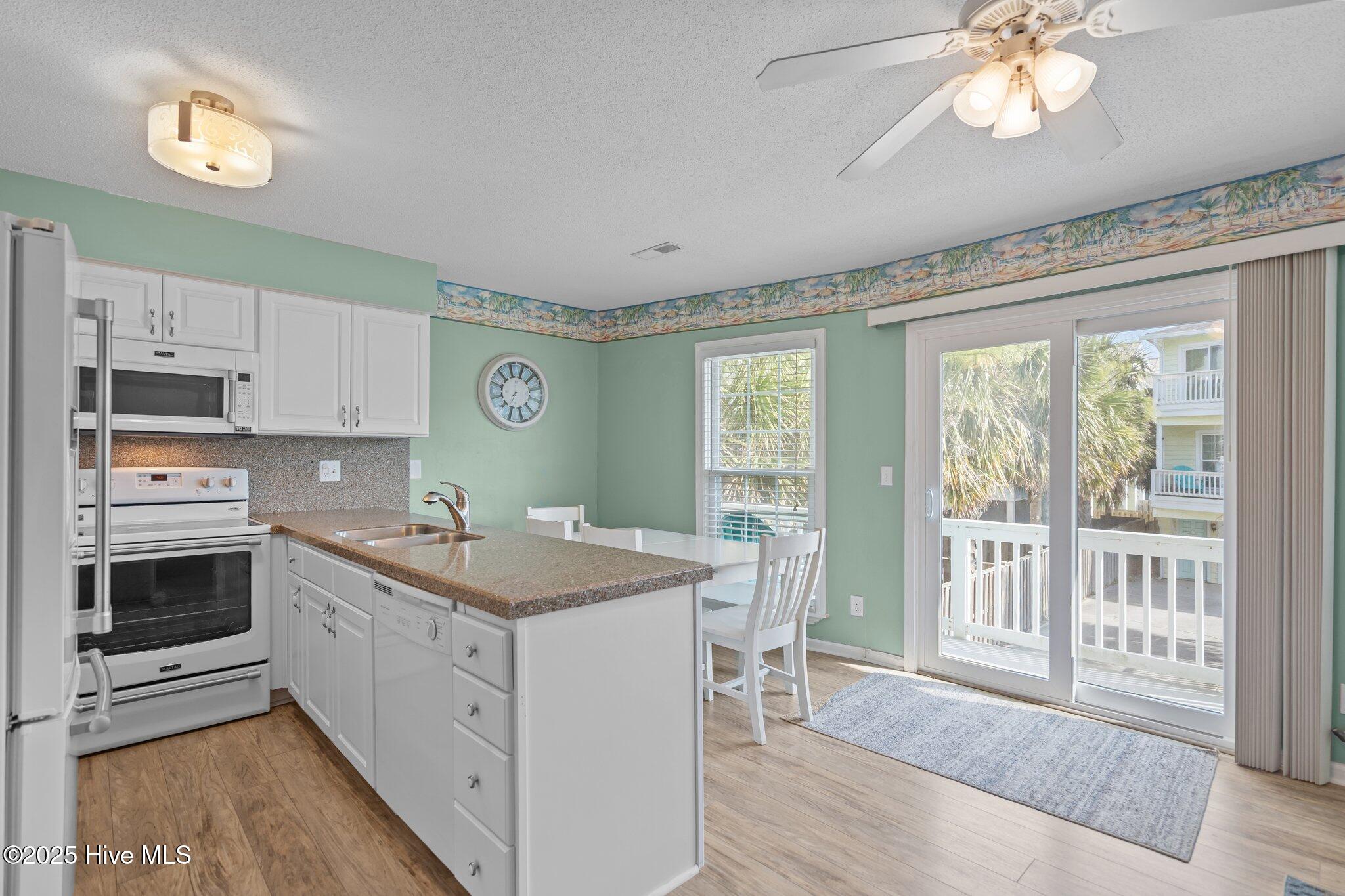 100518077 | Photo 15