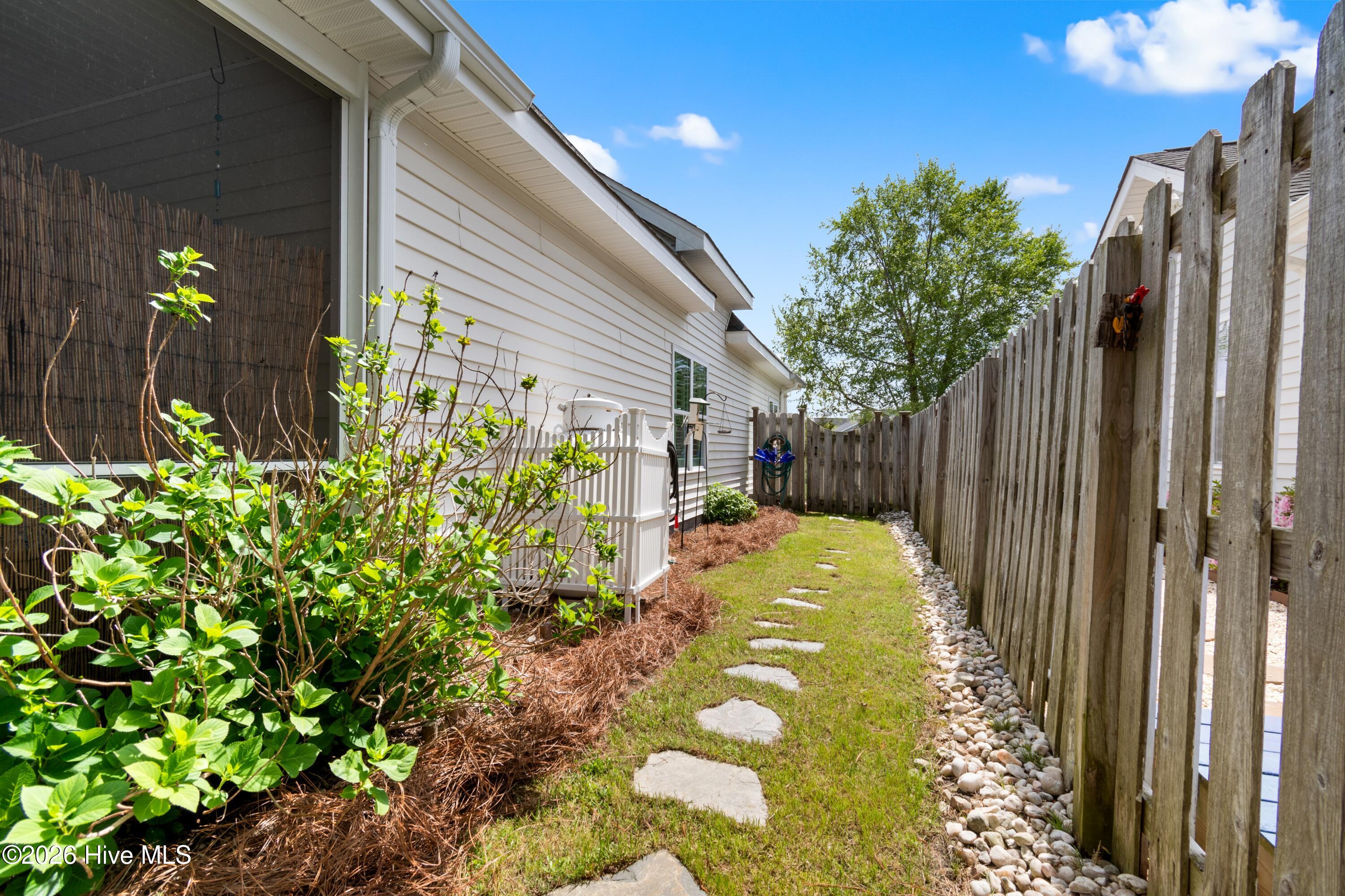 100566075 | Photo 57