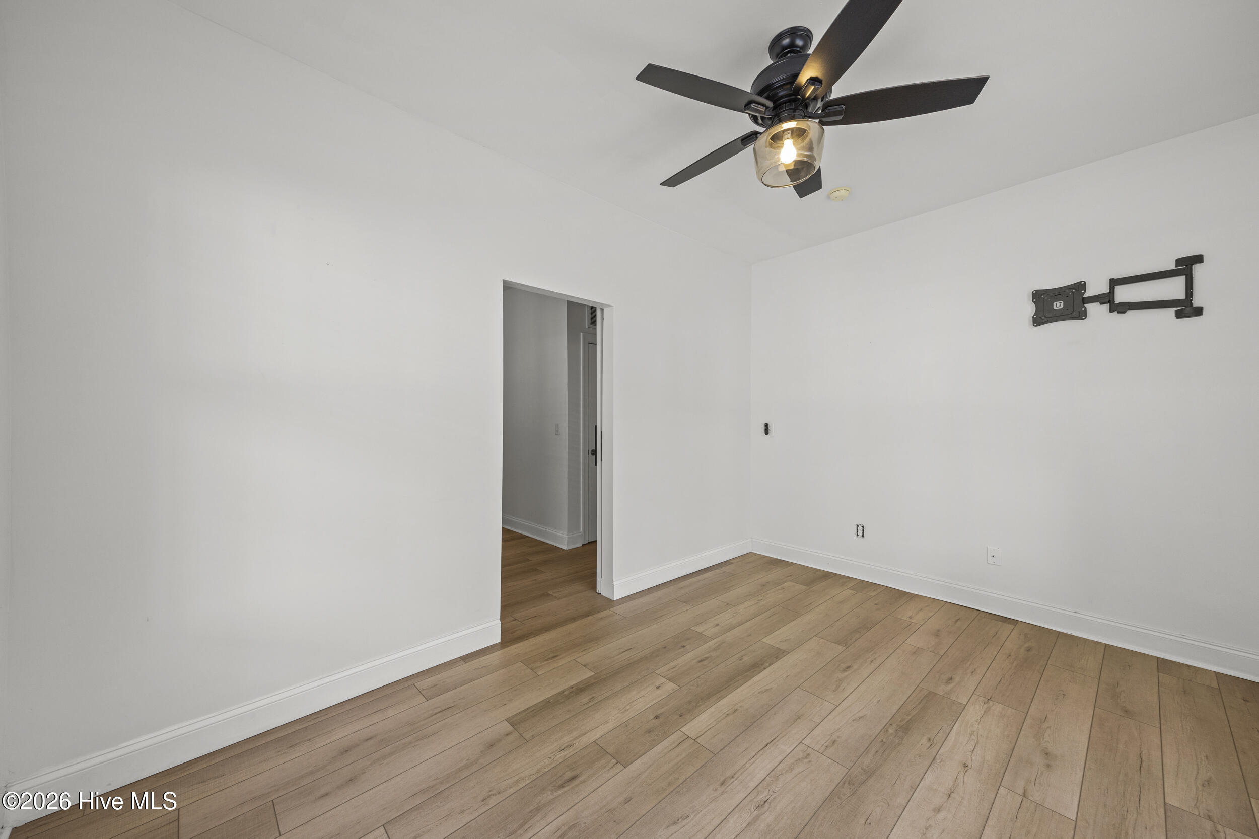 100567913 | Photo 17