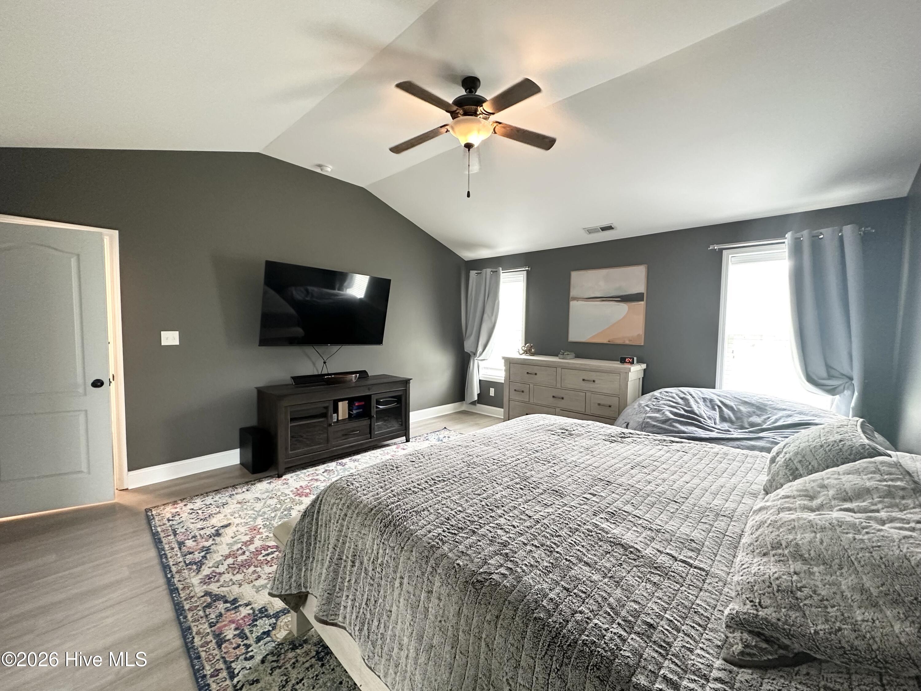 100563138 | Photo 73