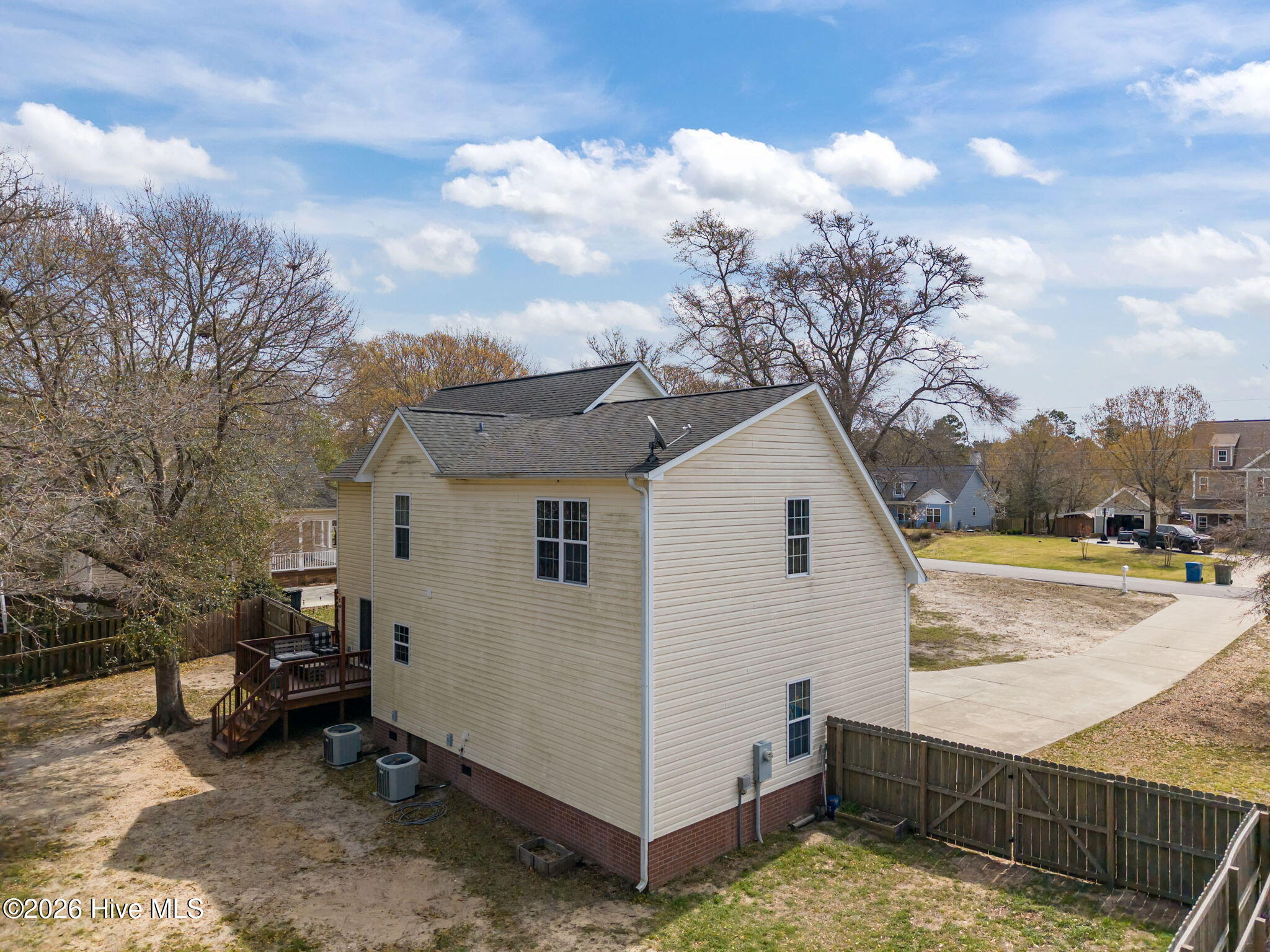 100562601 | Photo 44