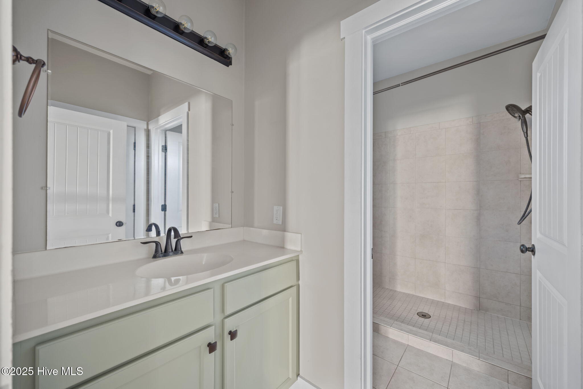 100544828 | Photo 31