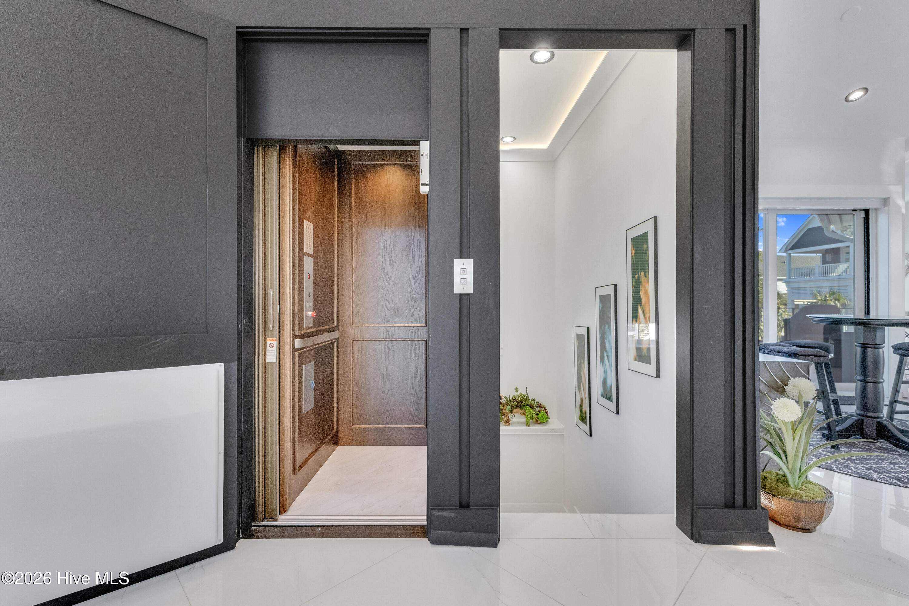 100559856 | Photo 24