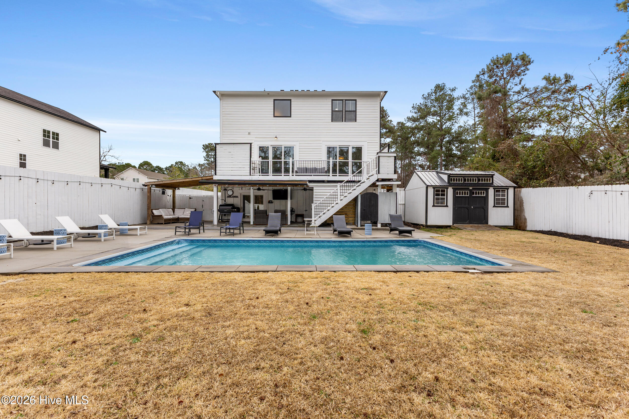 100557011 | Photo 48