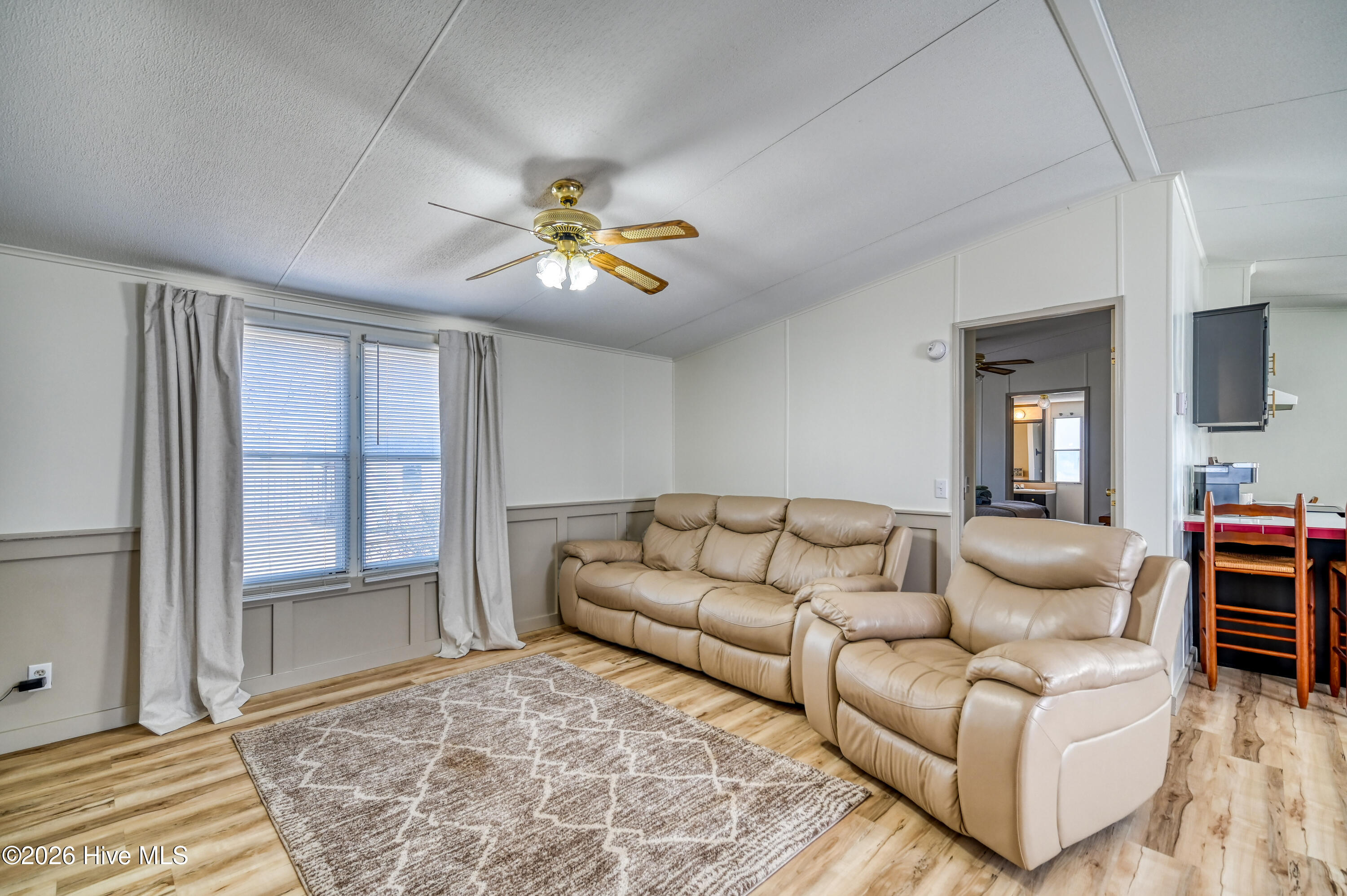 100557720 | Photo 14