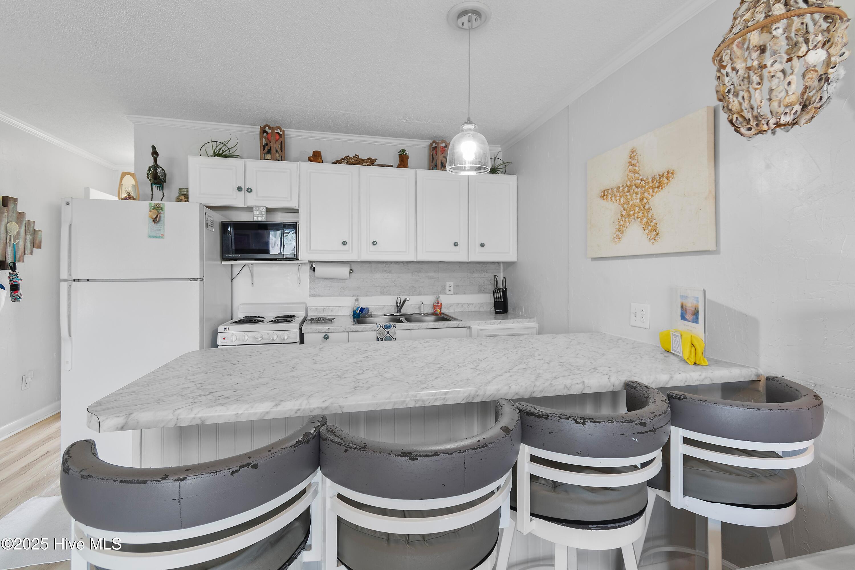 100564186 | Photo 15