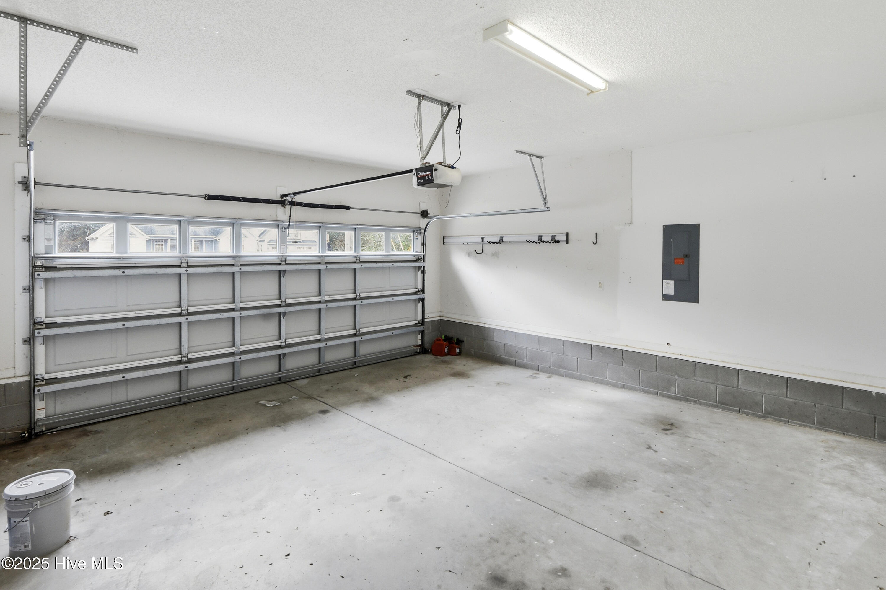 100531186 | Photo 44