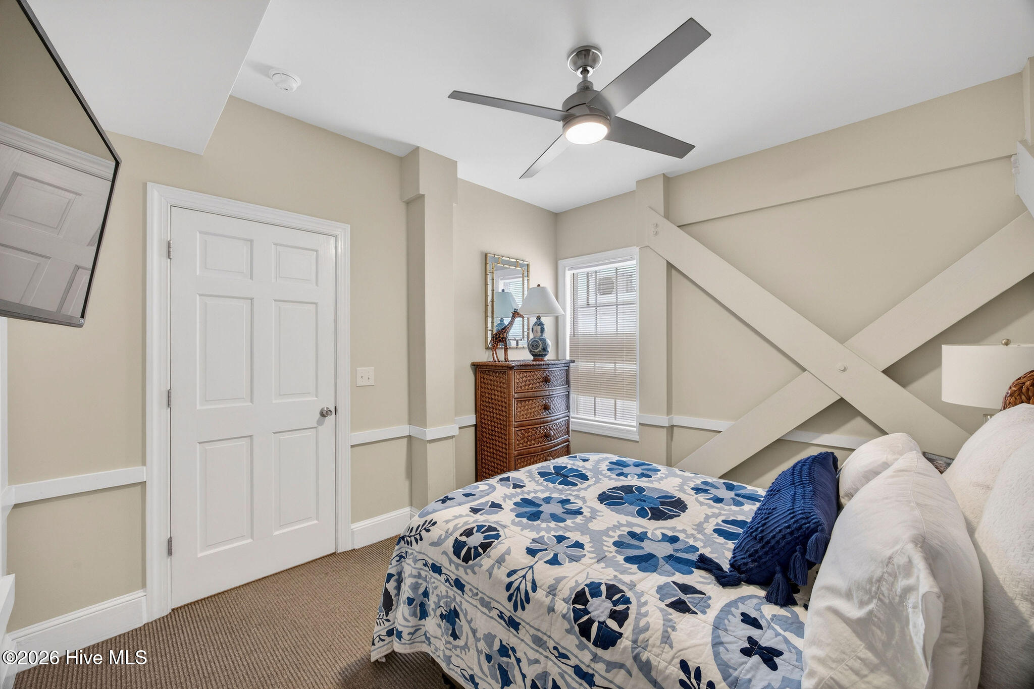 100558611 | Photo 64