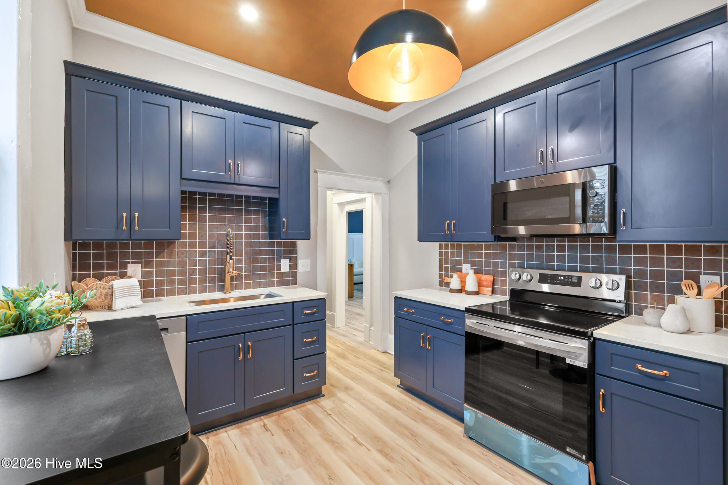 100553012 | Photo 18