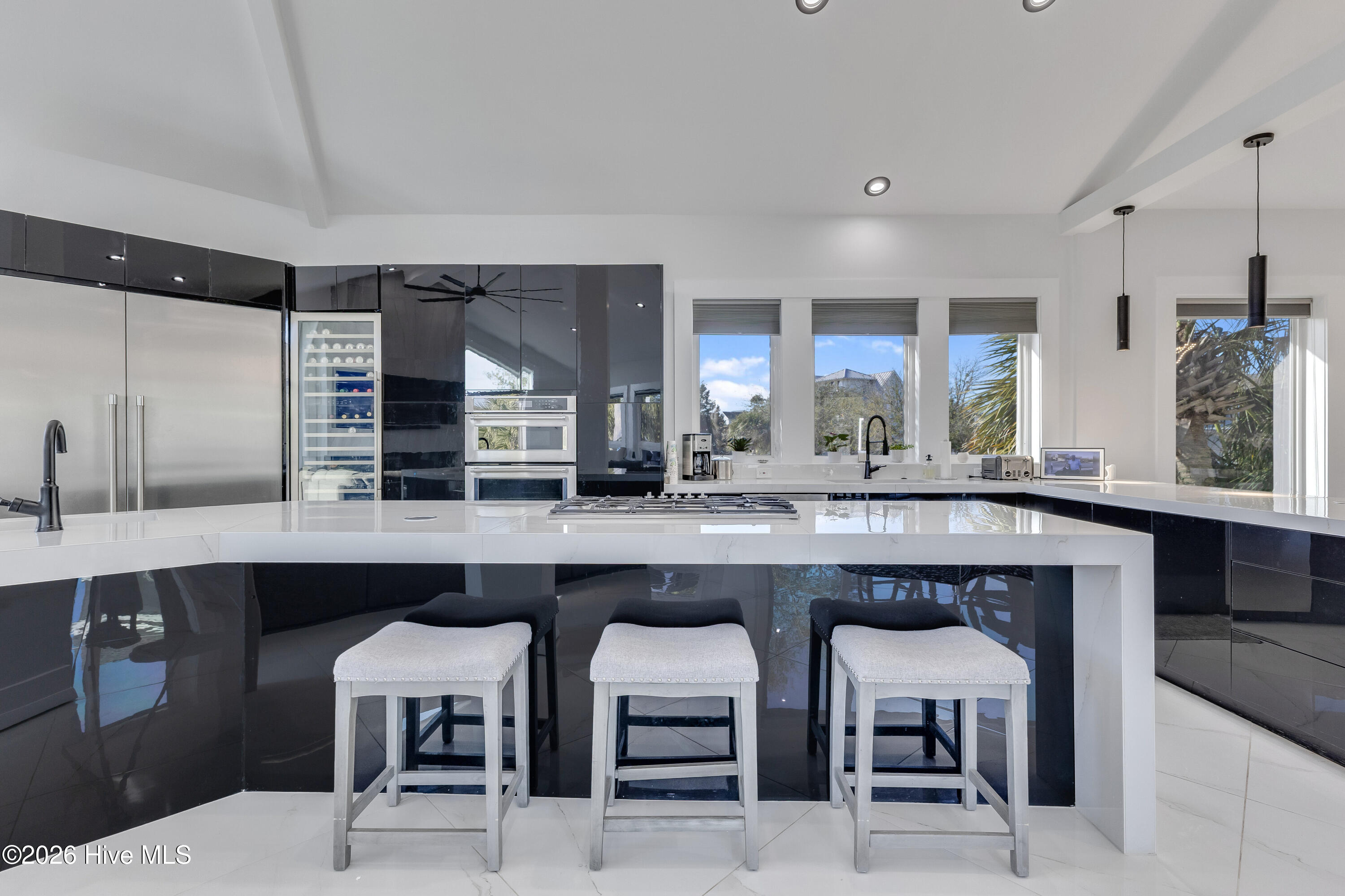 100559856 | Photo 12