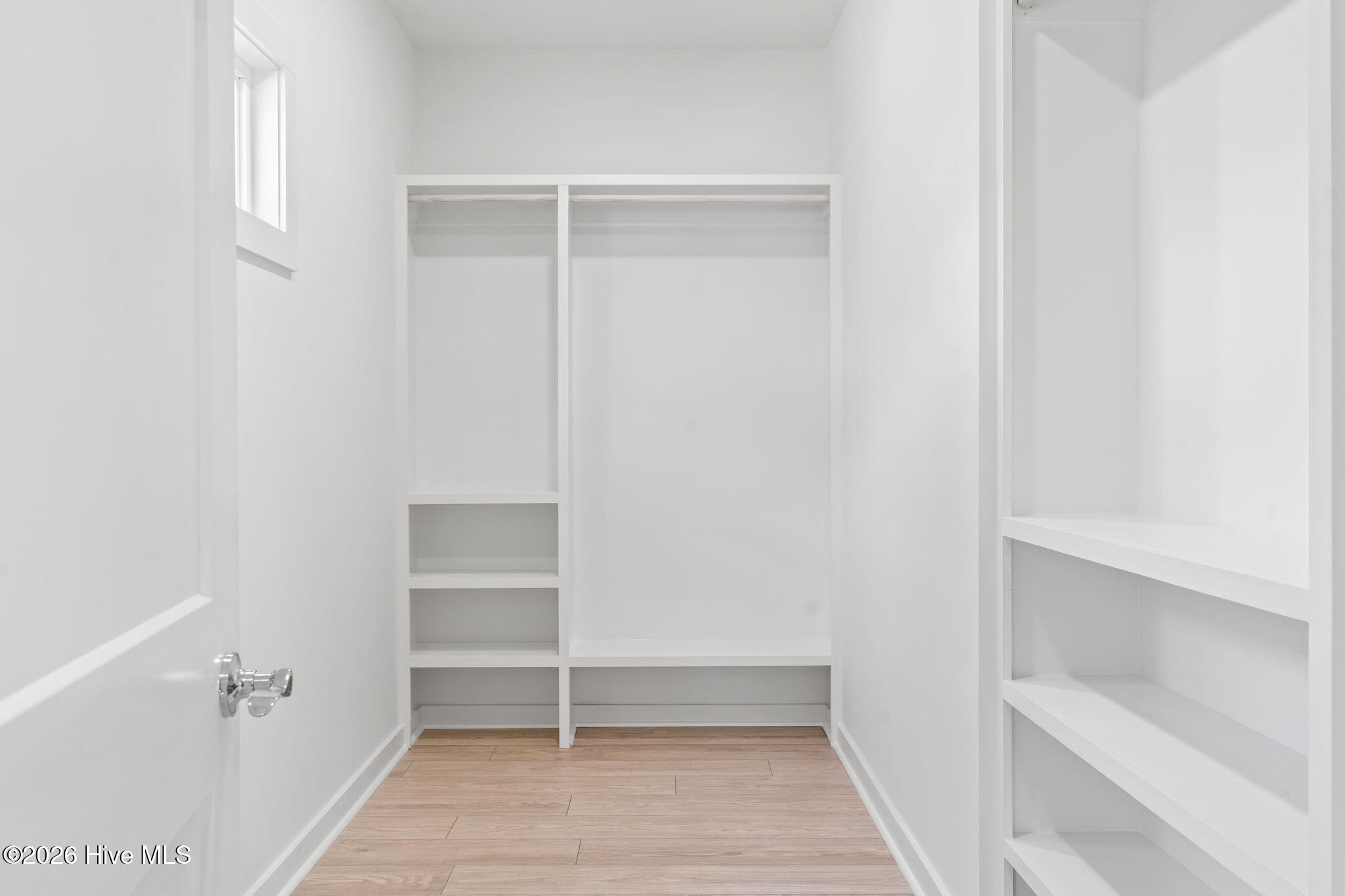 100559220 | Photo 28