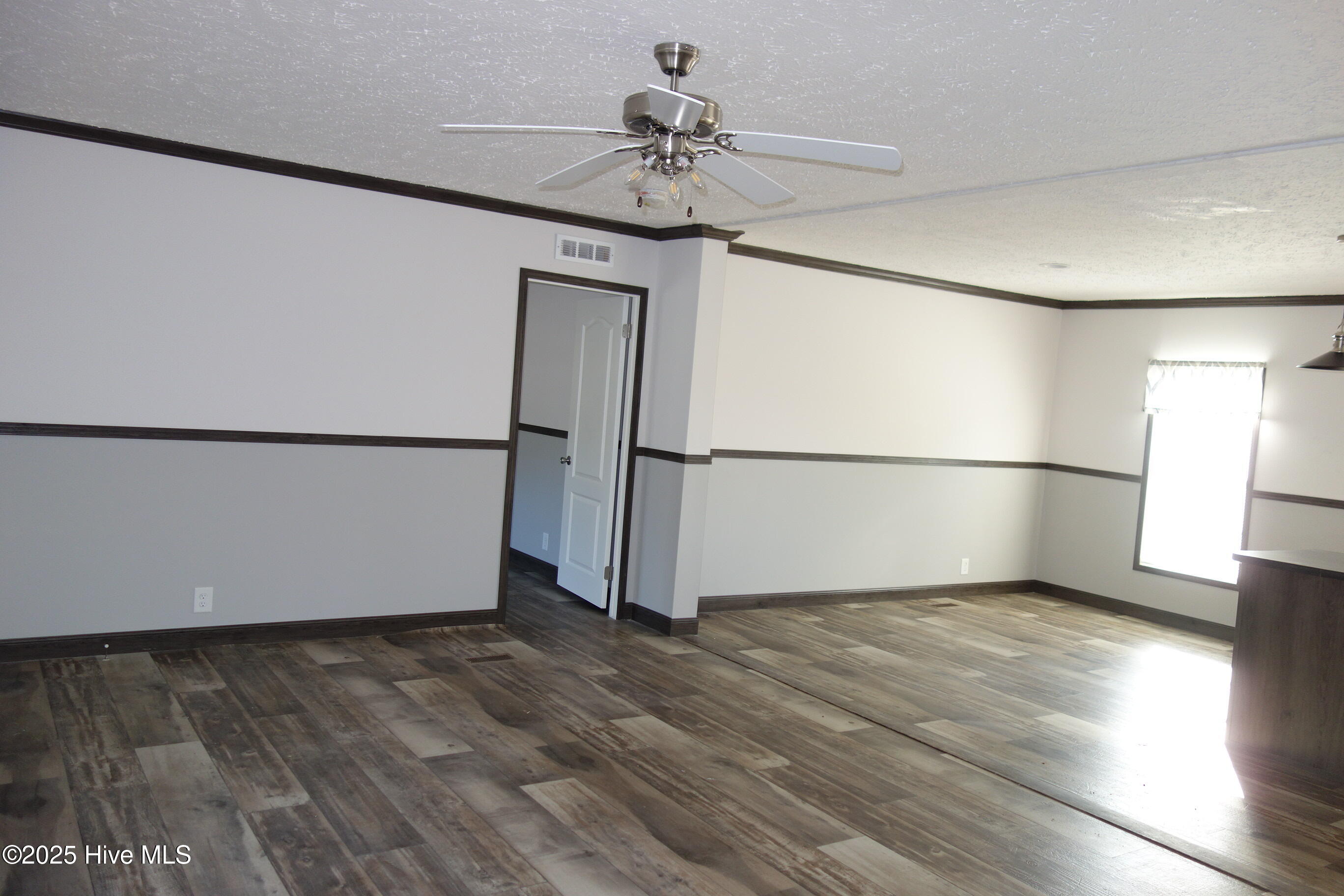 100501563 | Photo 10