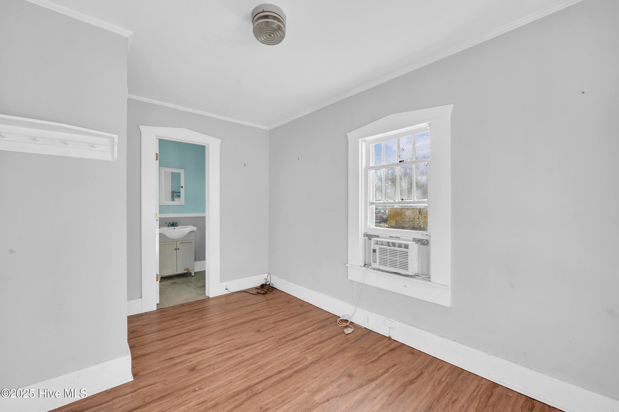 100545934 | Photo 12