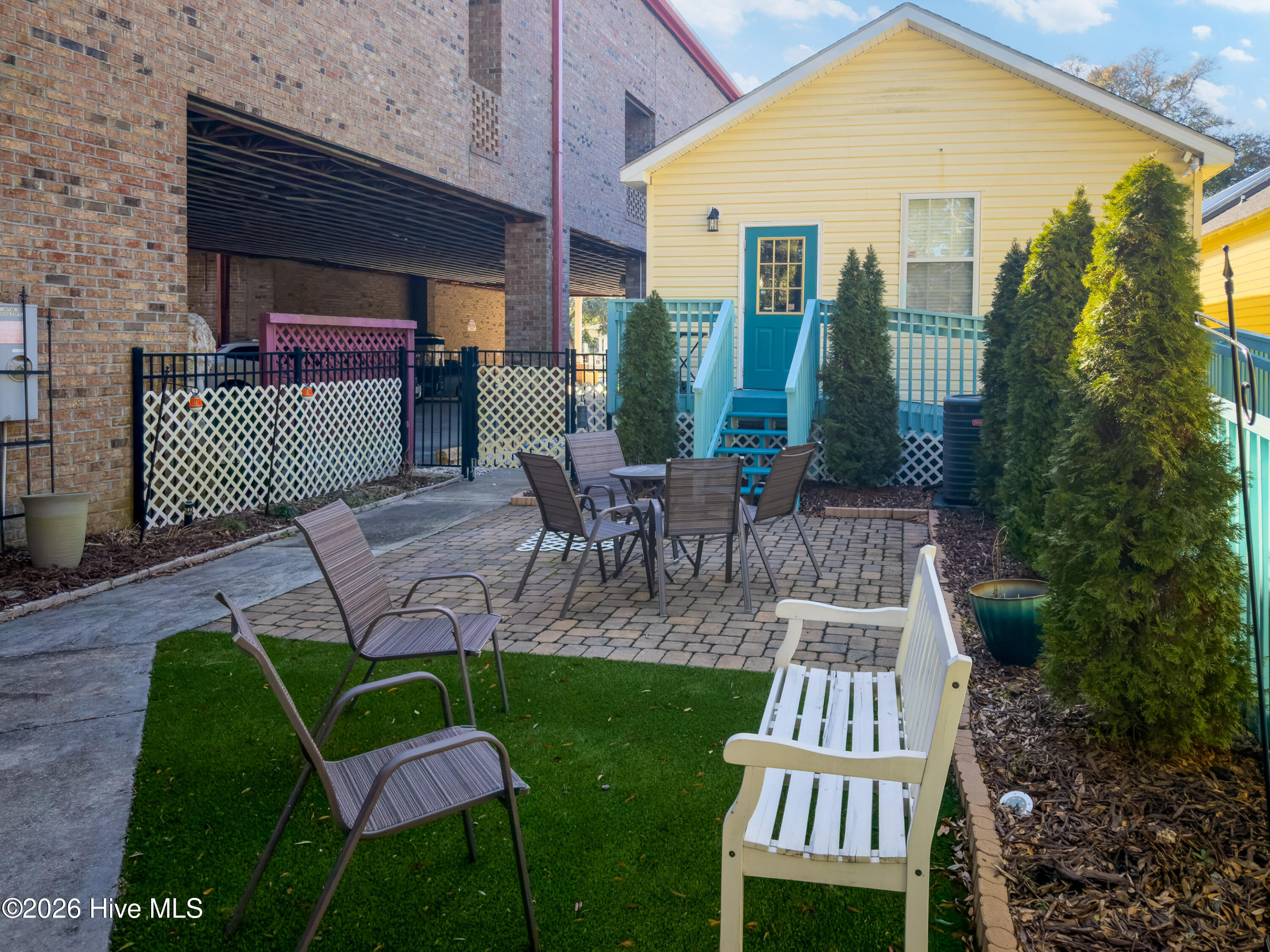 100556890 | Photo 34