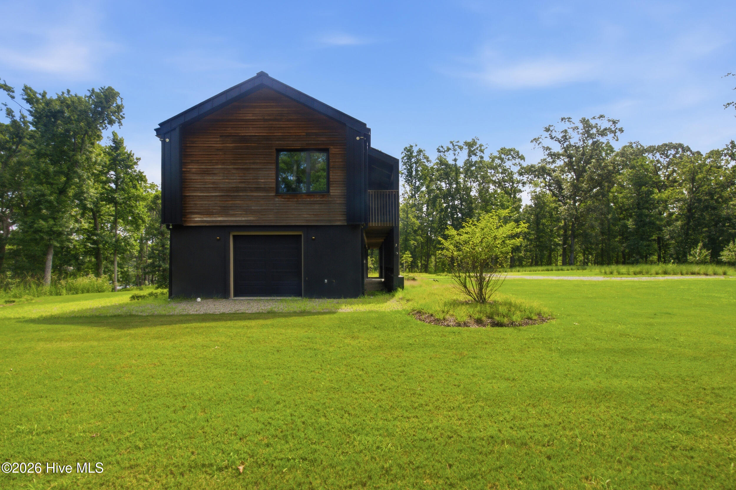 Front / Left Side - Garage view