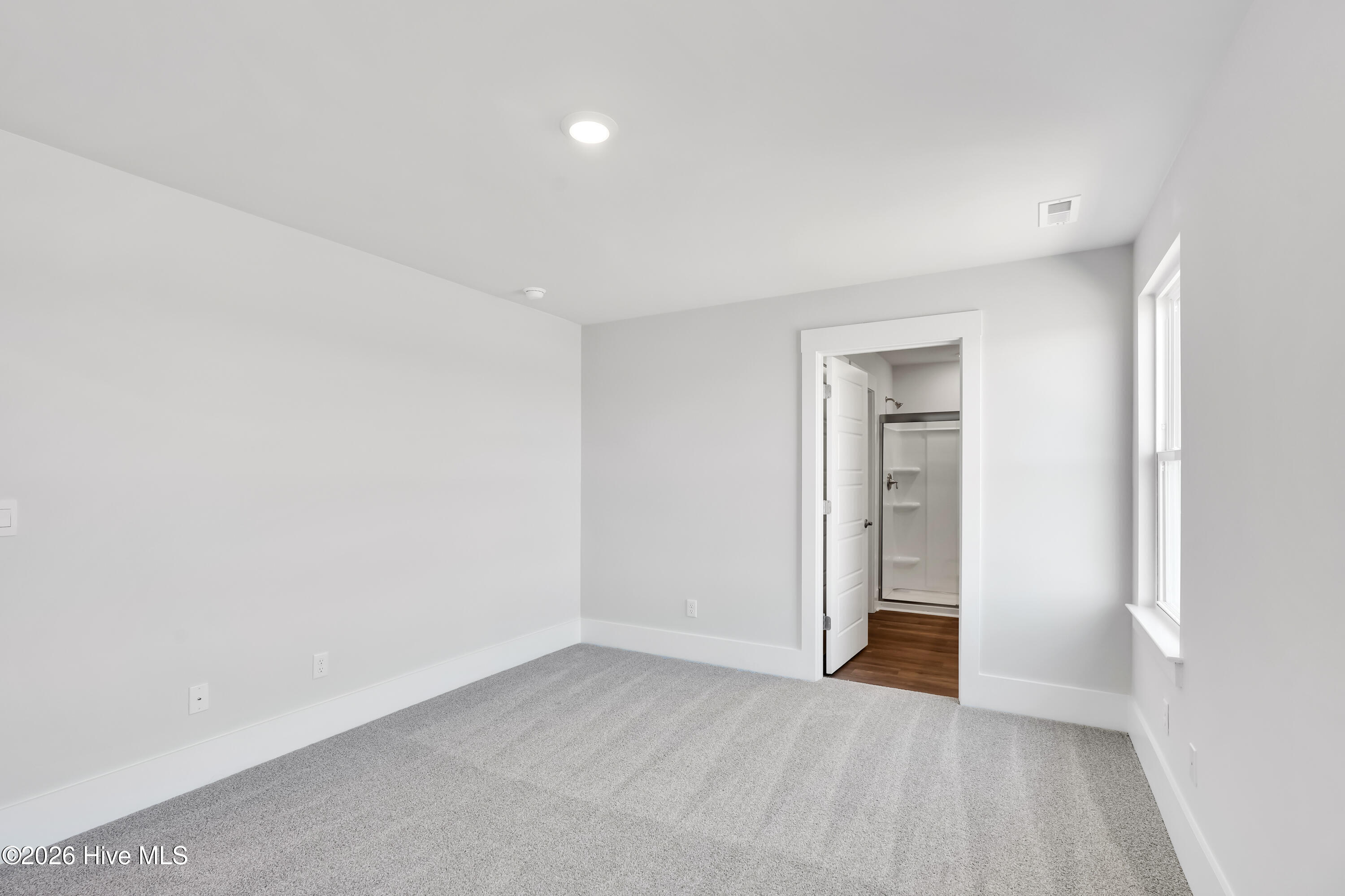 100562345 | Photo 17