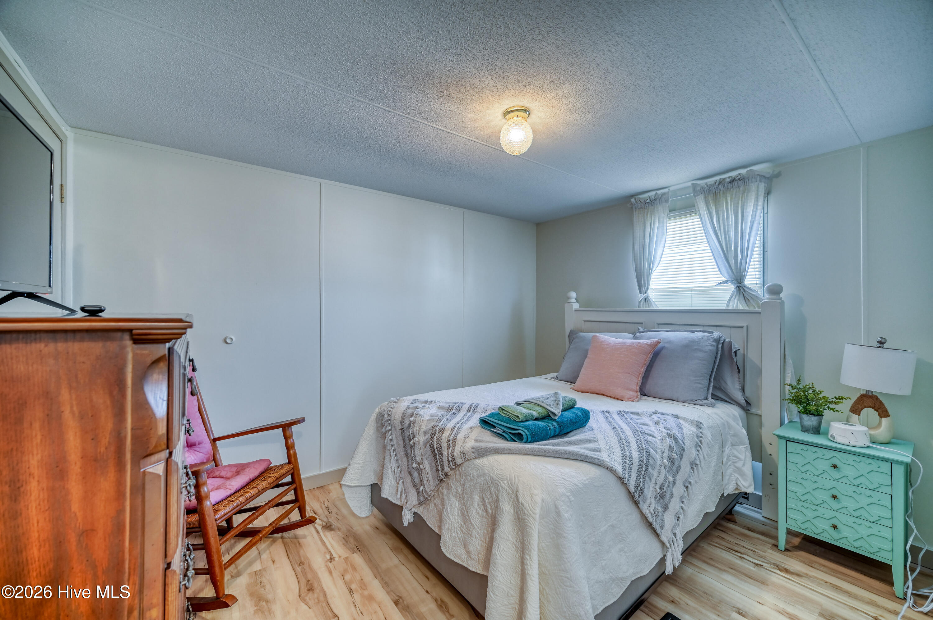 100557720 | Photo 25