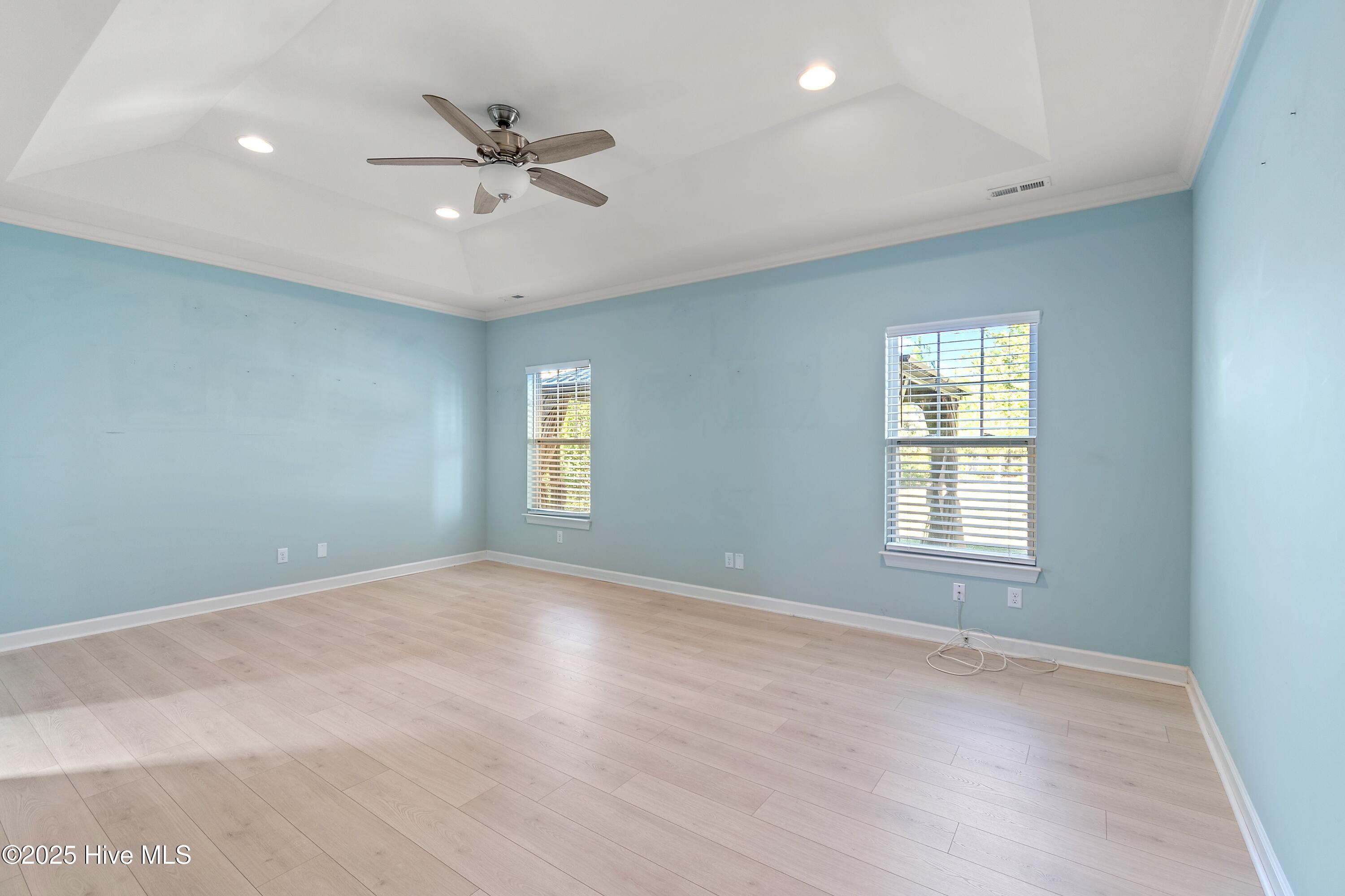 100528892 | Photo 35