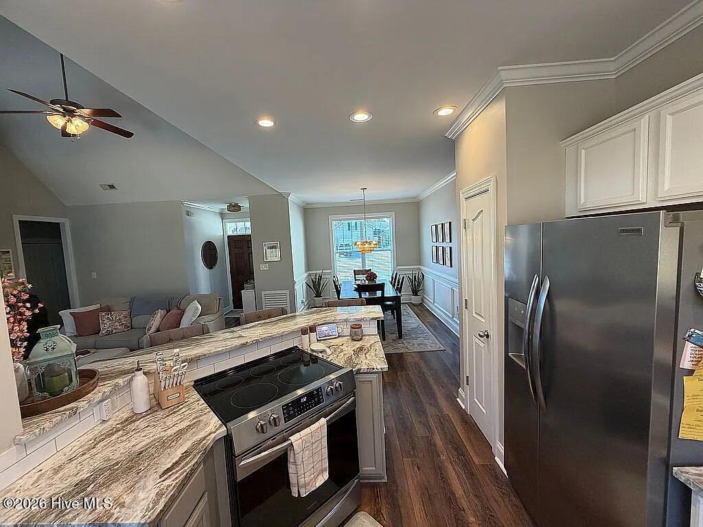 100551229 | Photo 14