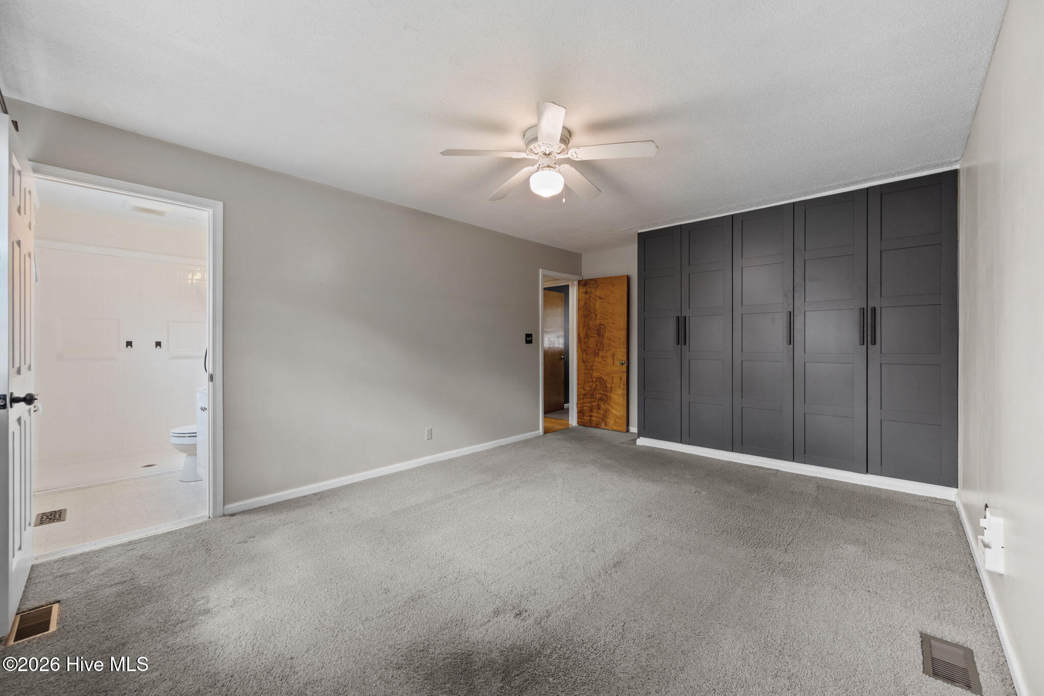 100554192 | Photo 46