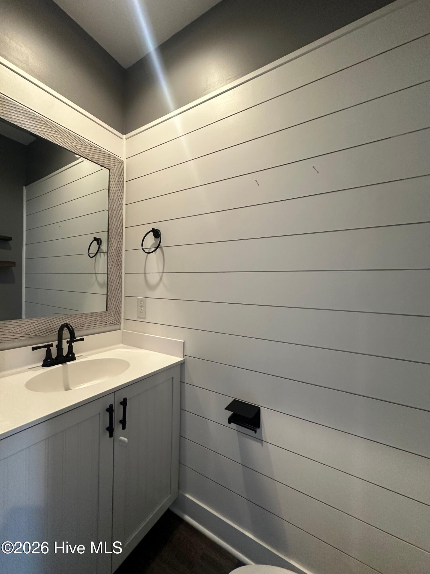 100559148 | Photo 18