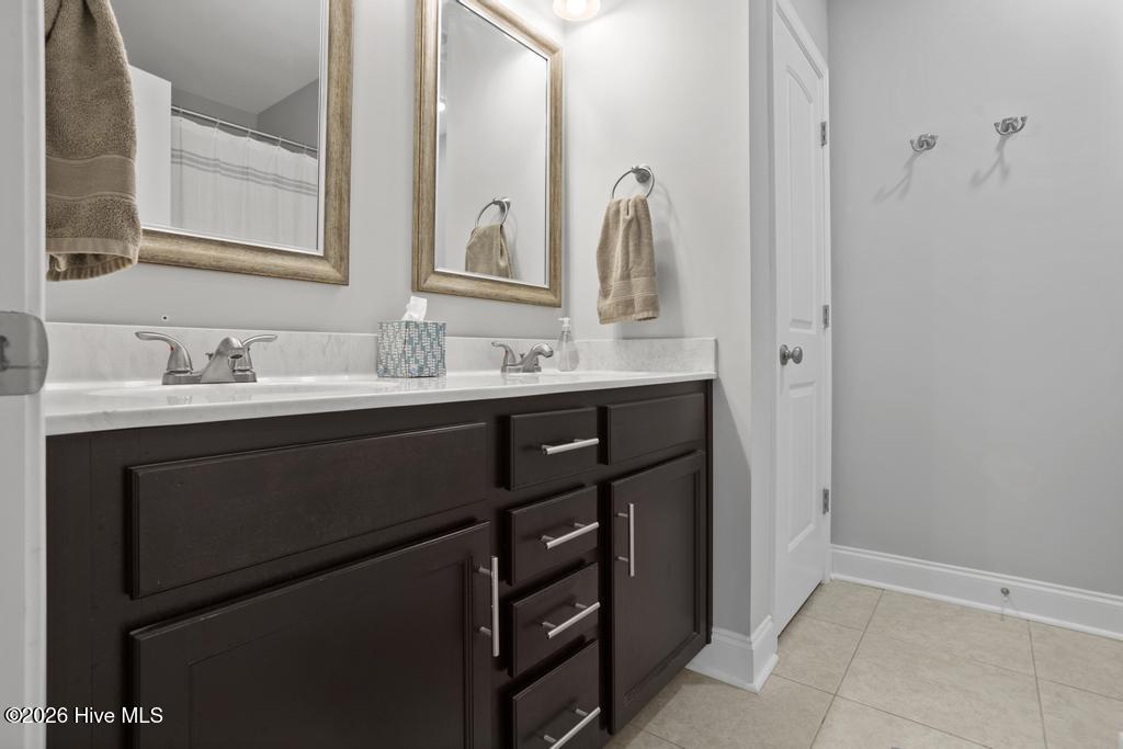 100553850 | Photo 16