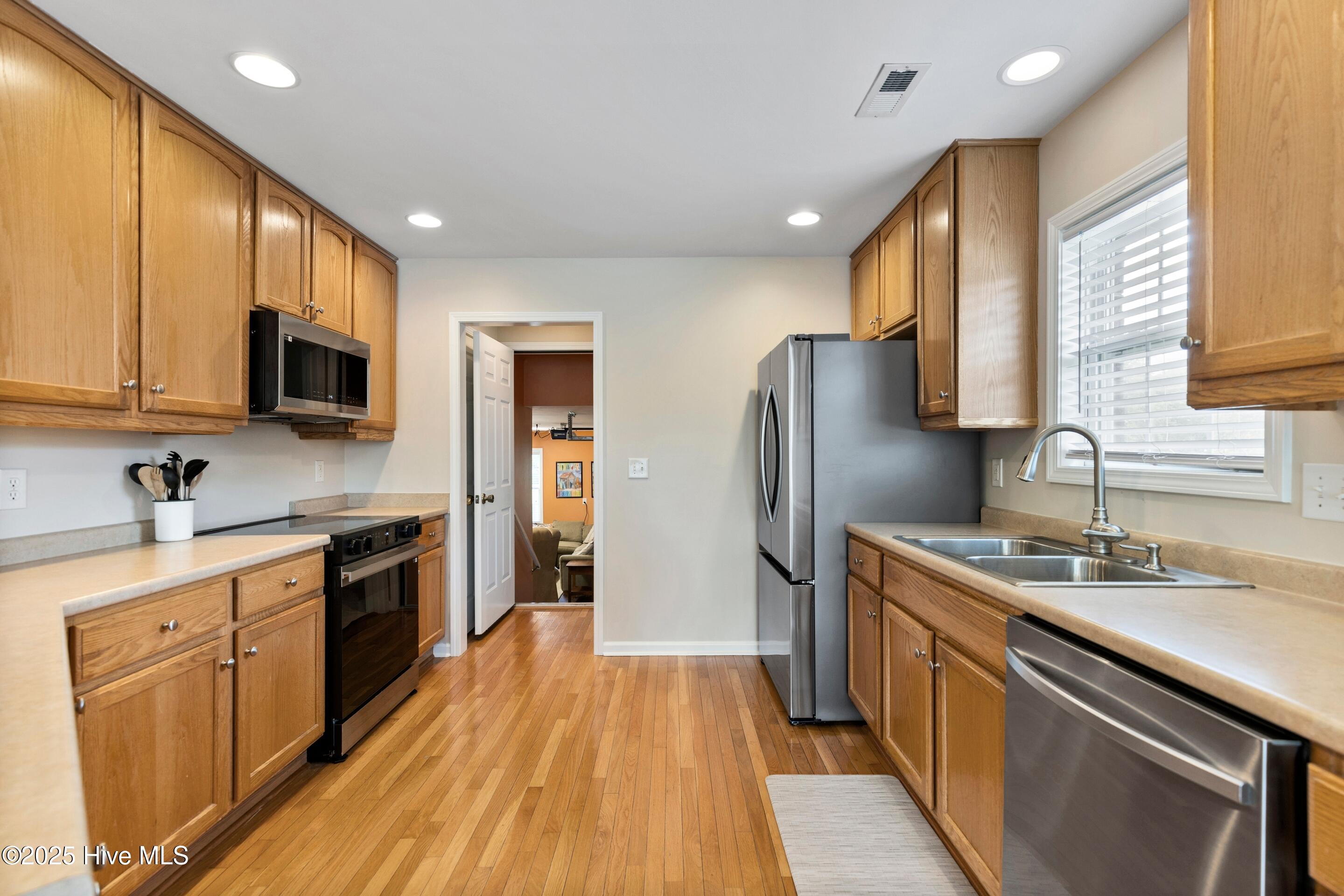 100519382 | Photo 14